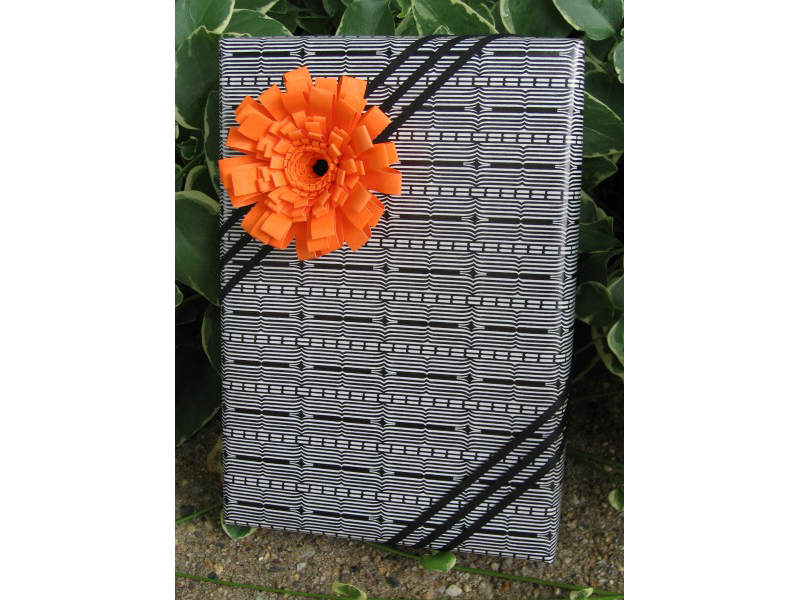 Fringed Flower Gift&nbsp;Topper