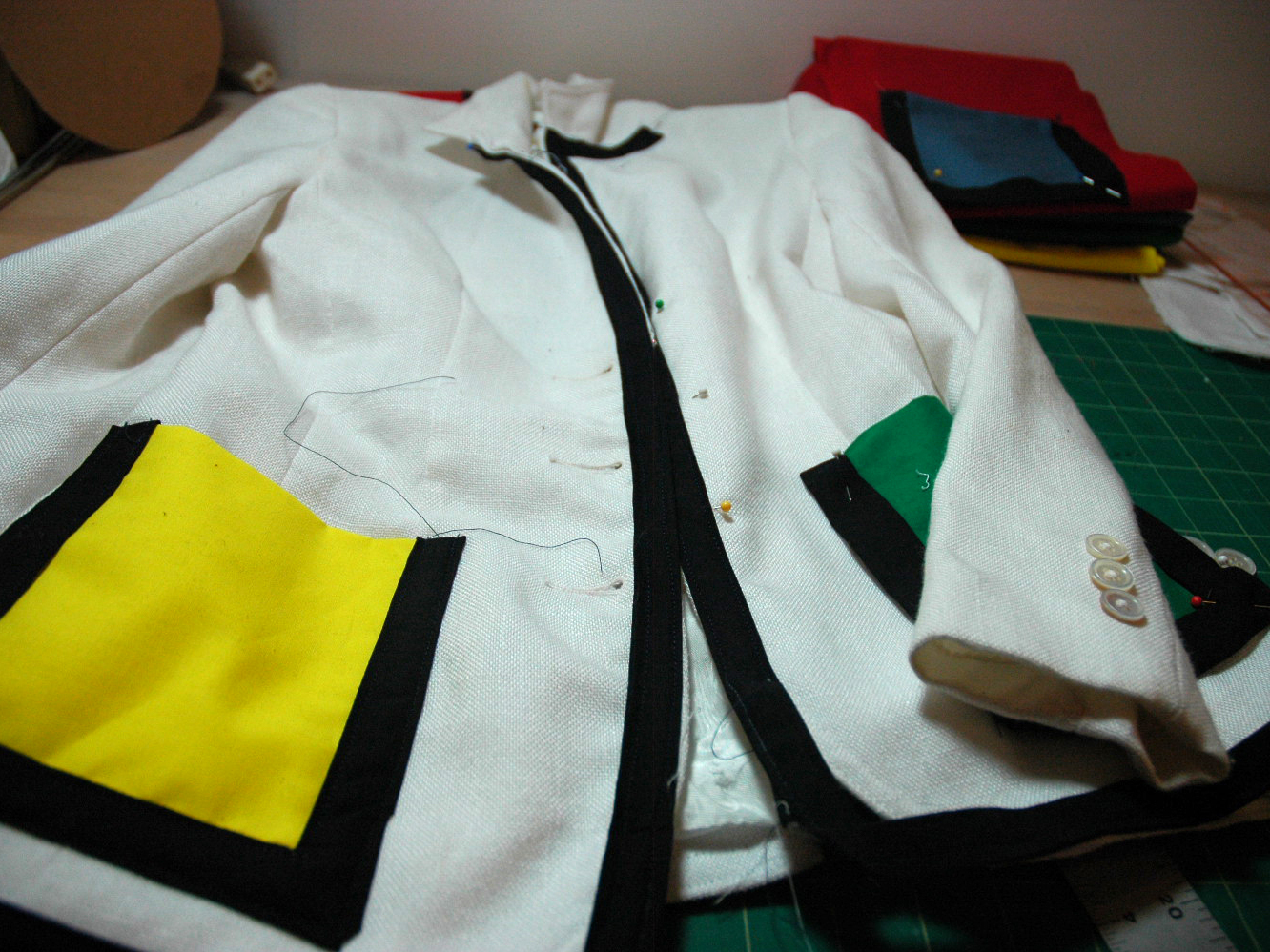 La Roux&nbsp;Costume