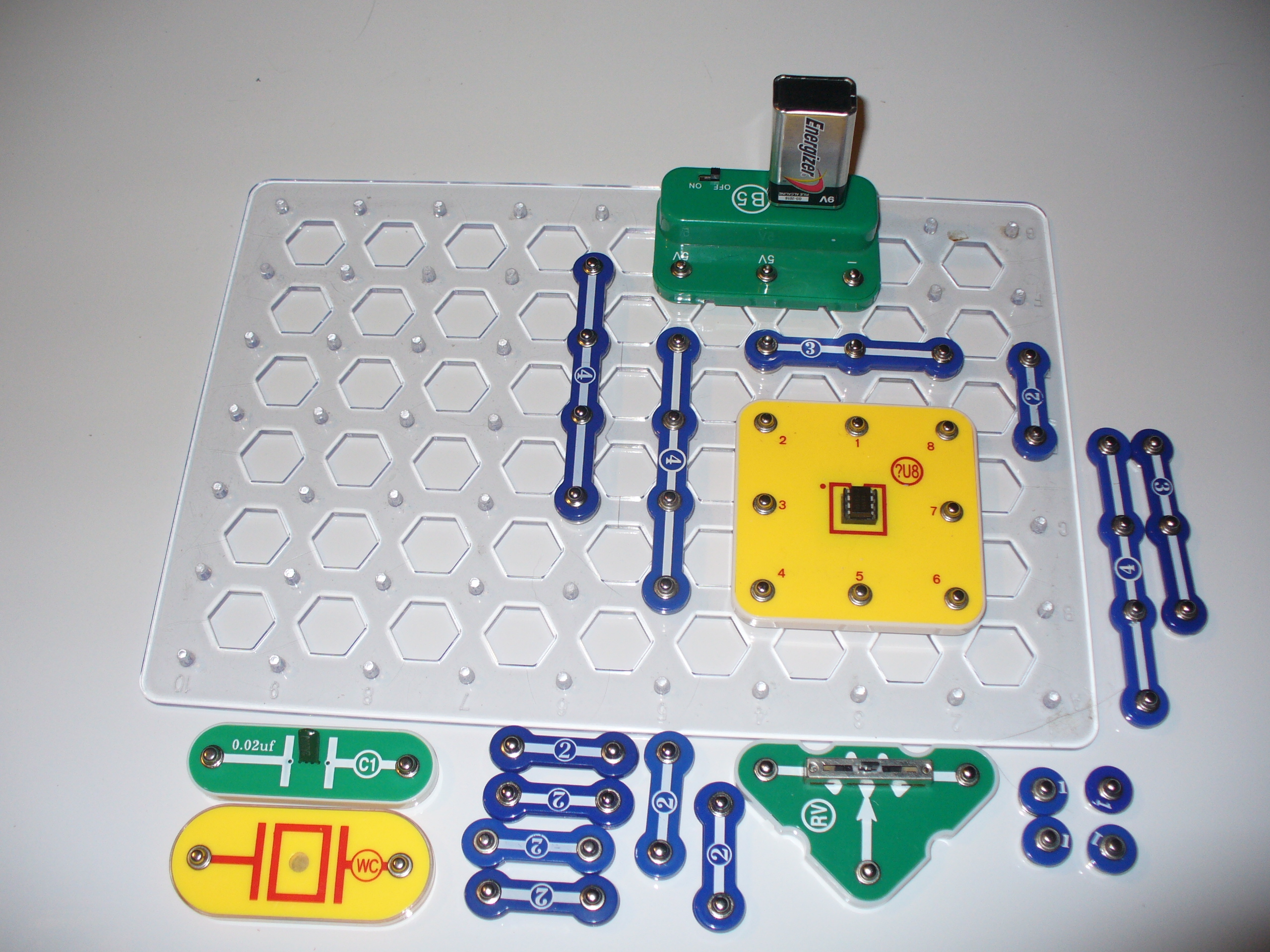 New Project: Introduction to Electronics: The 555 Timer Integrated Circuit (IC)