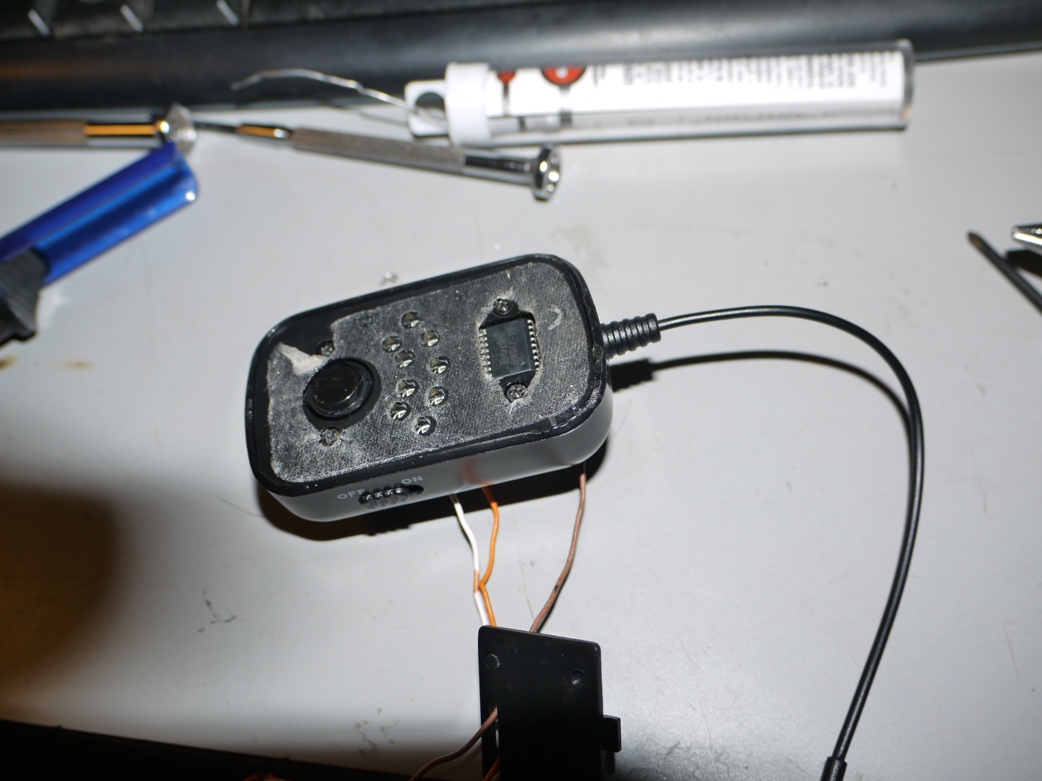 Hack the Scosche FMT4 FM&nbsp;Transmitter!