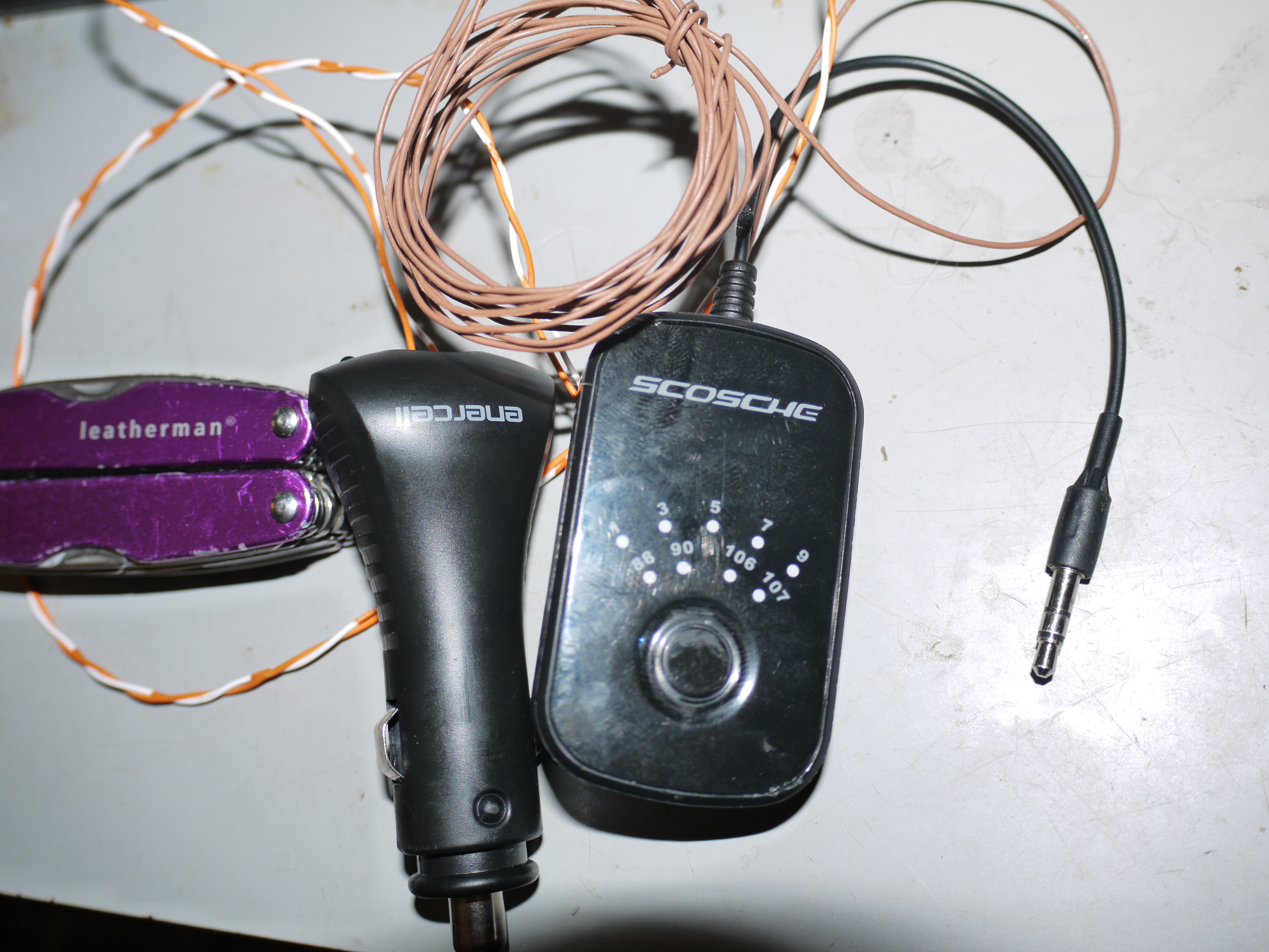Hack the Scosche FMT4 FM&nbsp;Transmitter!