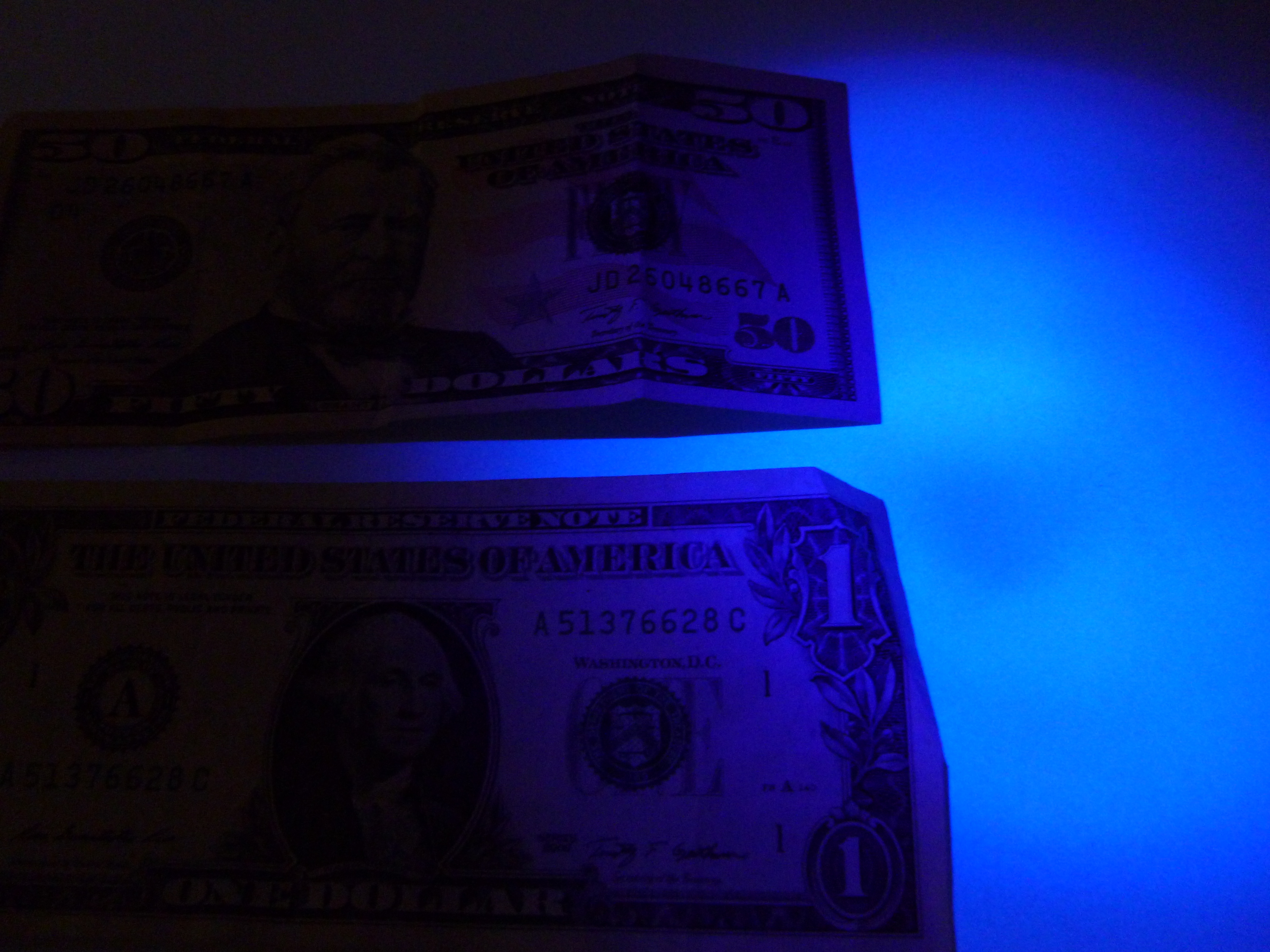 Simple UV Counterfeit-Money&nbsp;Detector