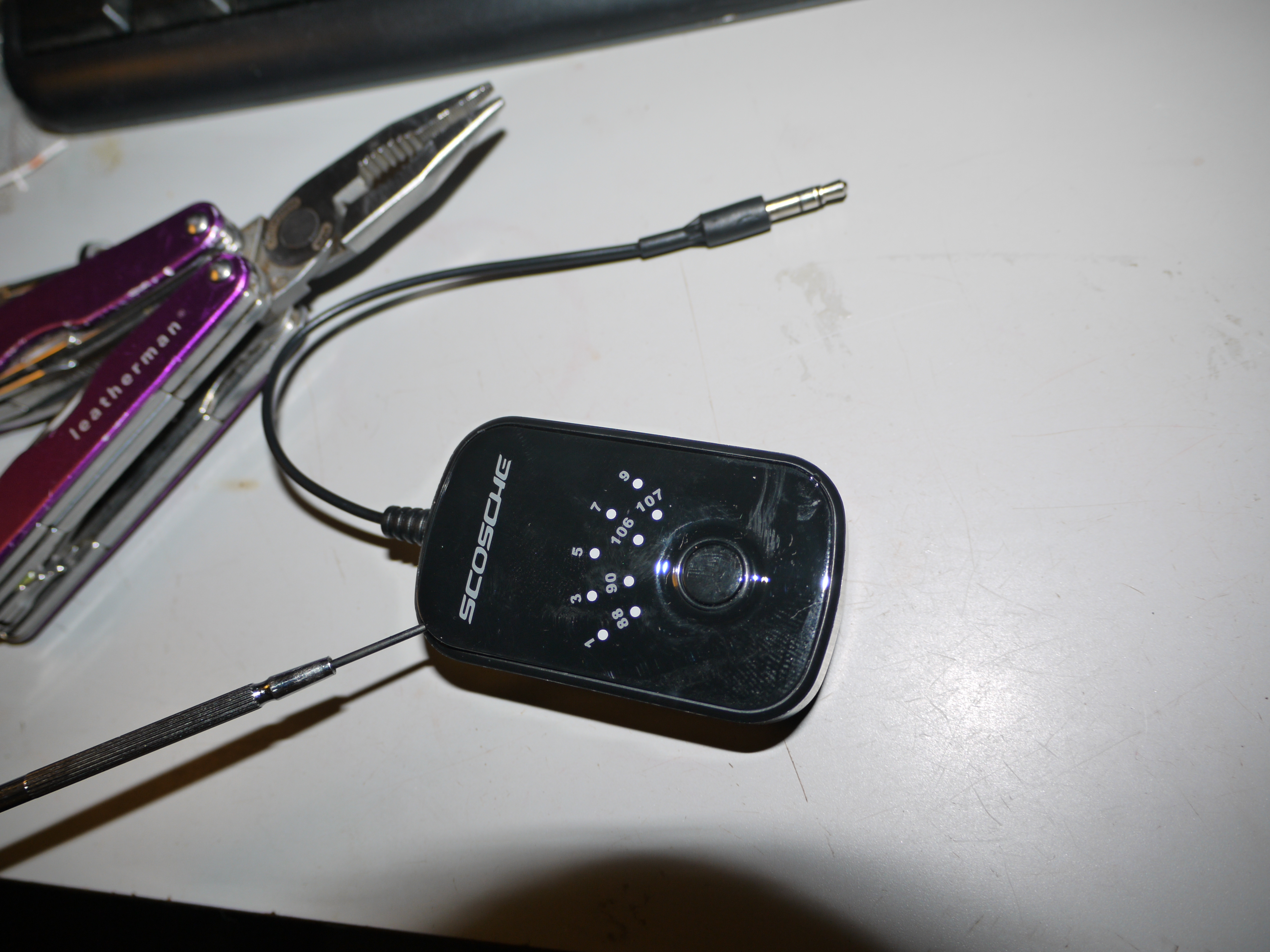 Hack the Scosche FMT4 FM&nbsp;Transmitter!