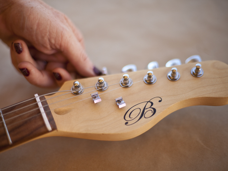 Paint a Glitter&nbsp;Guitar