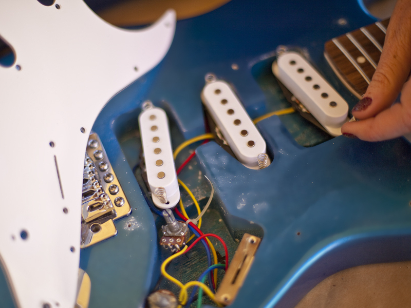Paint a Glitter&nbsp;Guitar