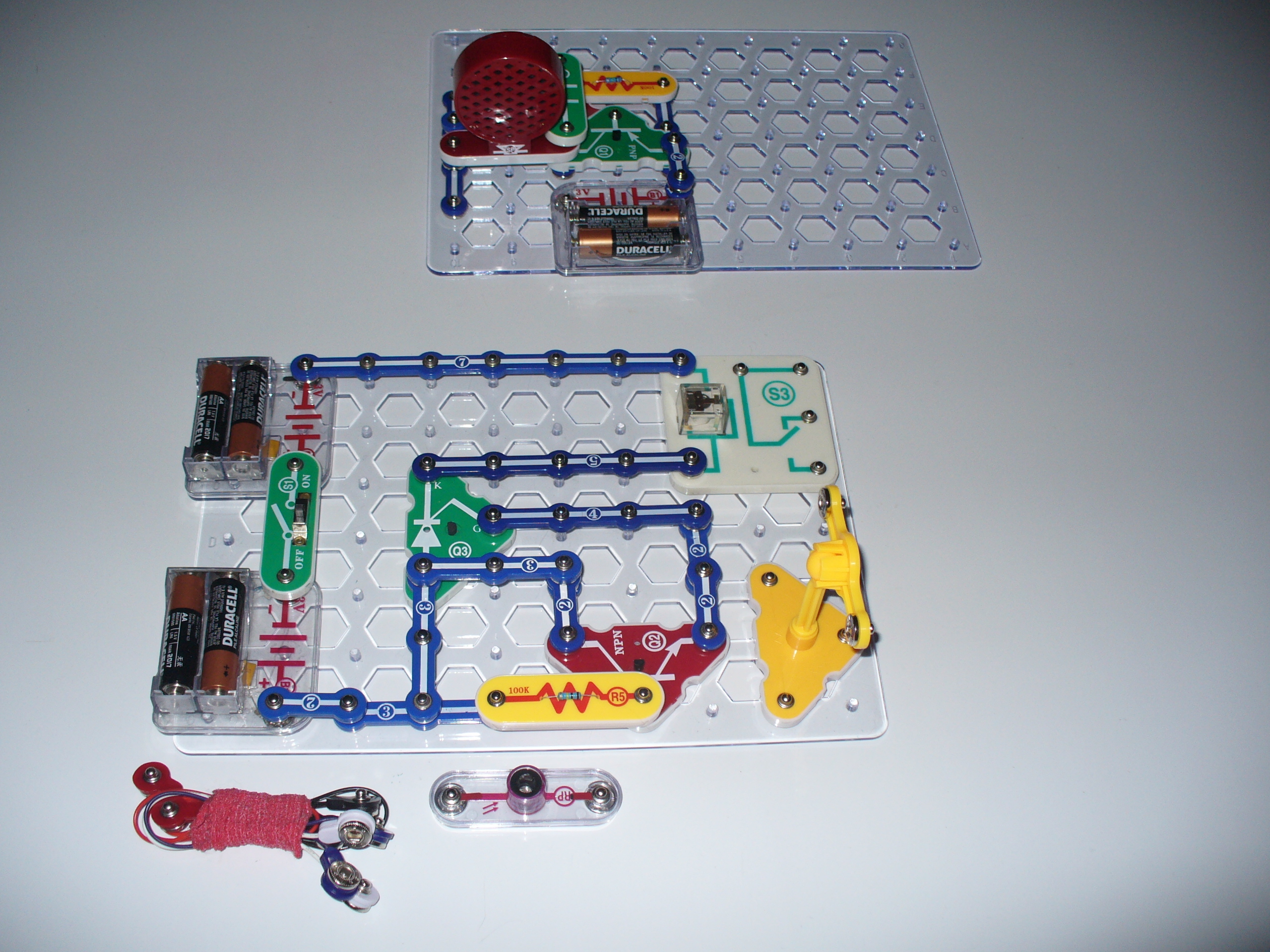 Laser Tripwire and Alarm Using Snap&nbsp;Circuits