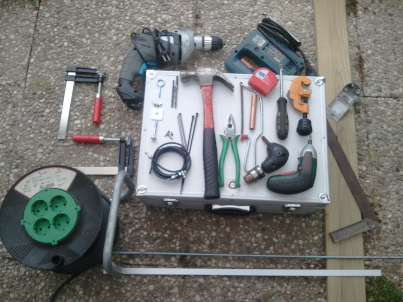 Wooden Outboard Motor Powered by a Cordless Drill