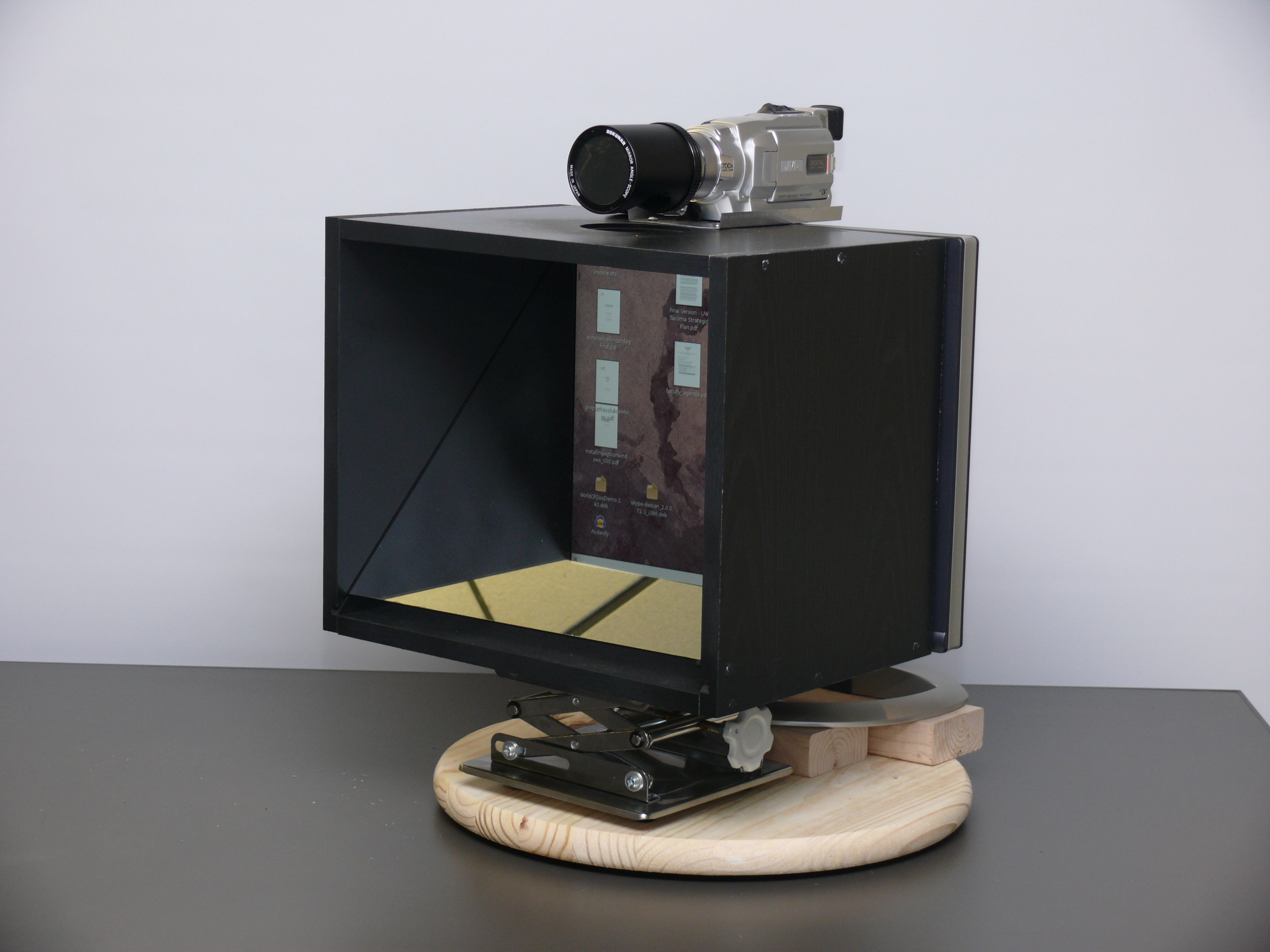 Eye Contact&nbsp;Device