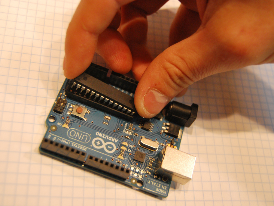 Replace and Re-Flash a Blown&nbsp;Arduino