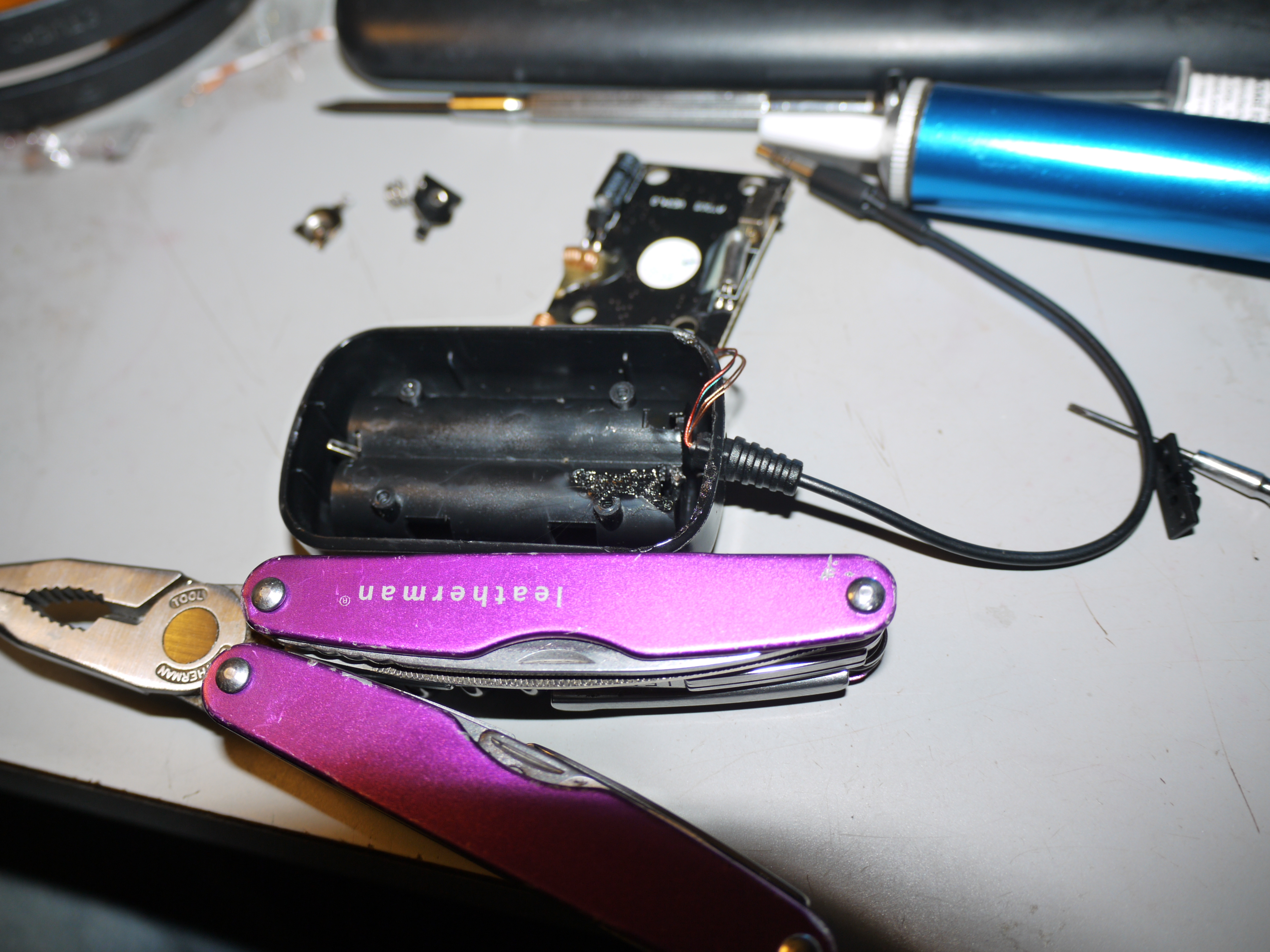 Hack the Scosche FMT4 FM&nbsp;Transmitter!