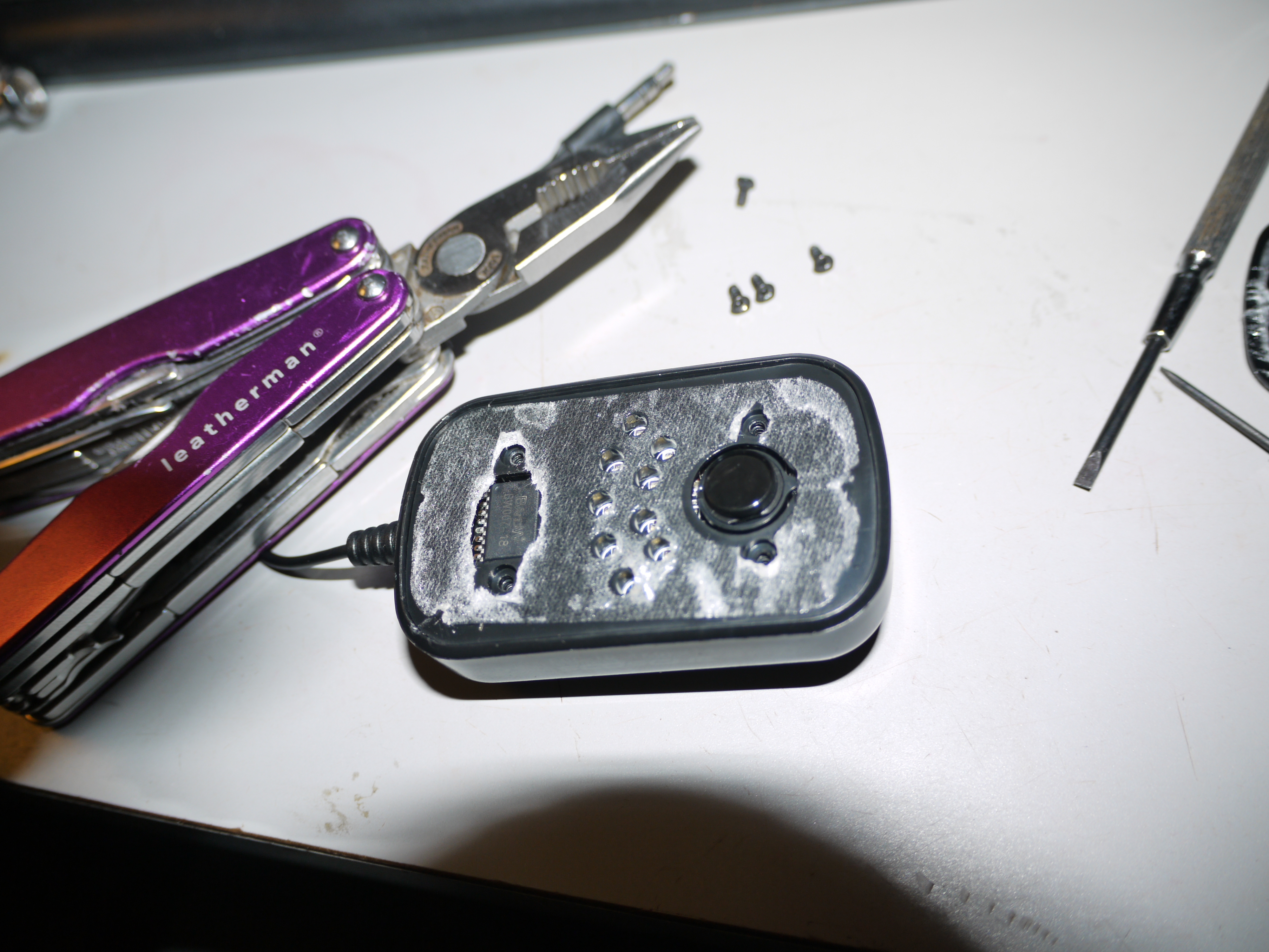 Hack the Scosche FMT4 FM&nbsp;Transmitter!