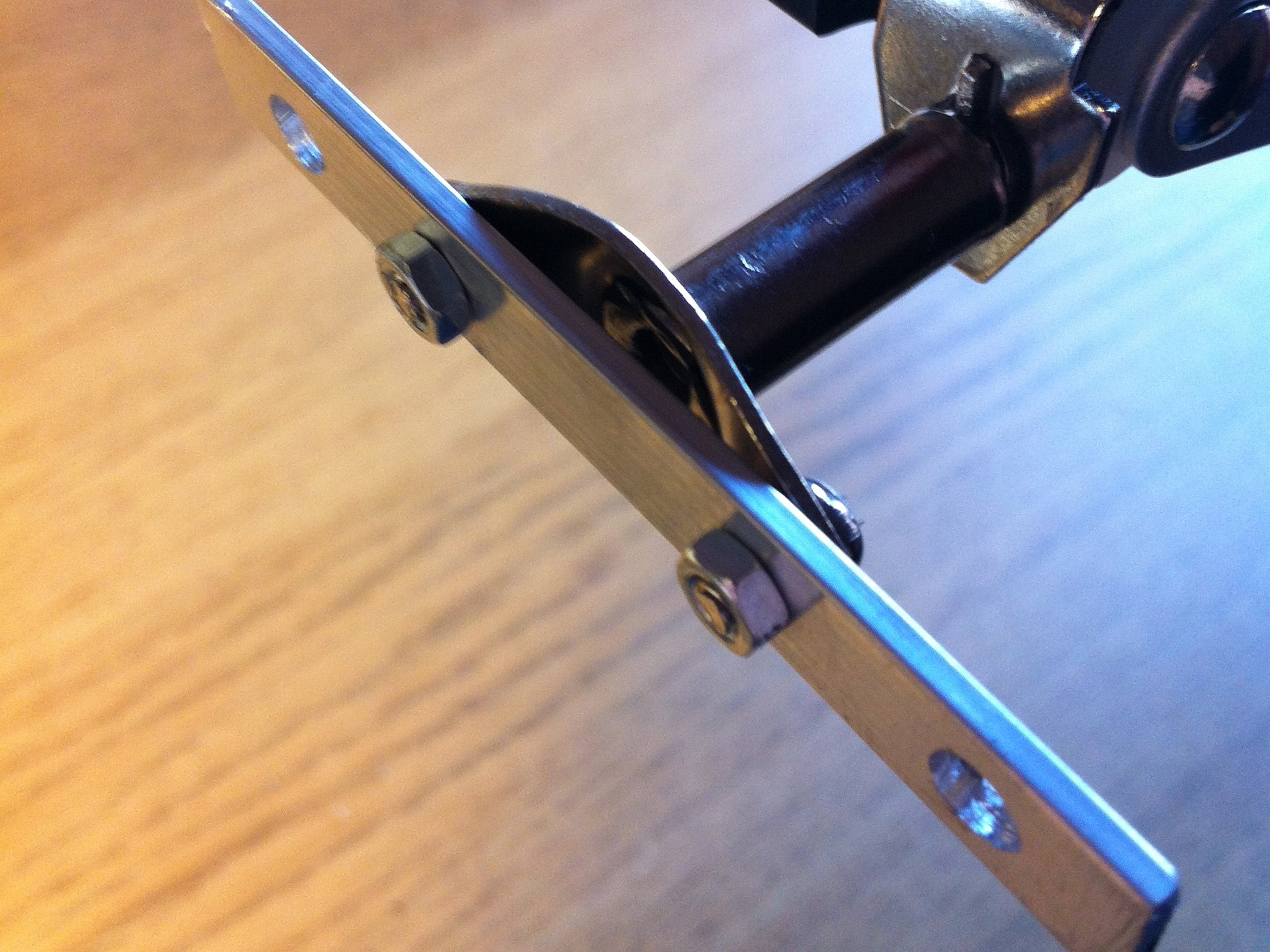 iPhone 4 Camera Mount from Ikea Desk Lamp