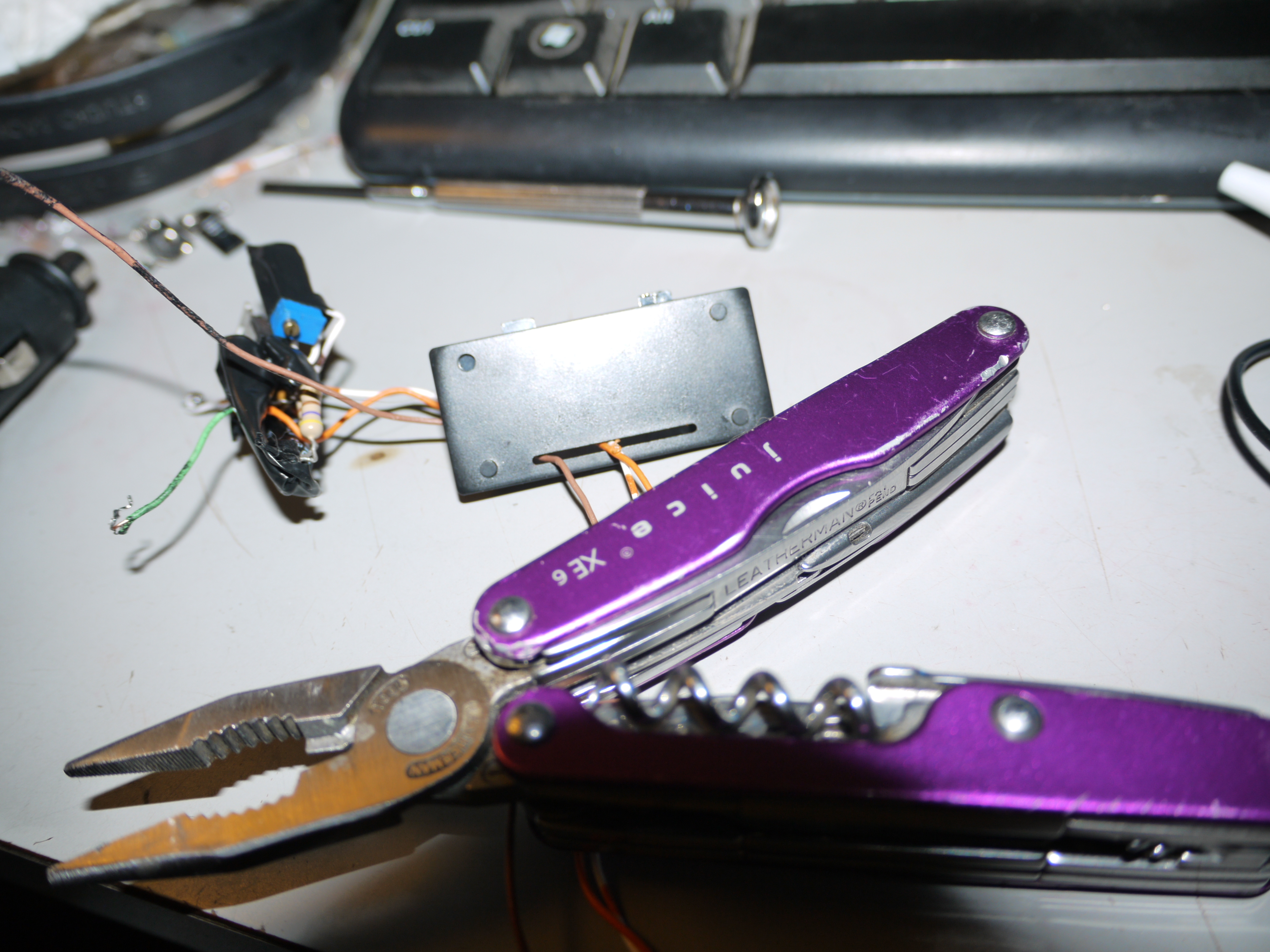 Hack the Scosche FMT4 FM&nbsp;Transmitter!