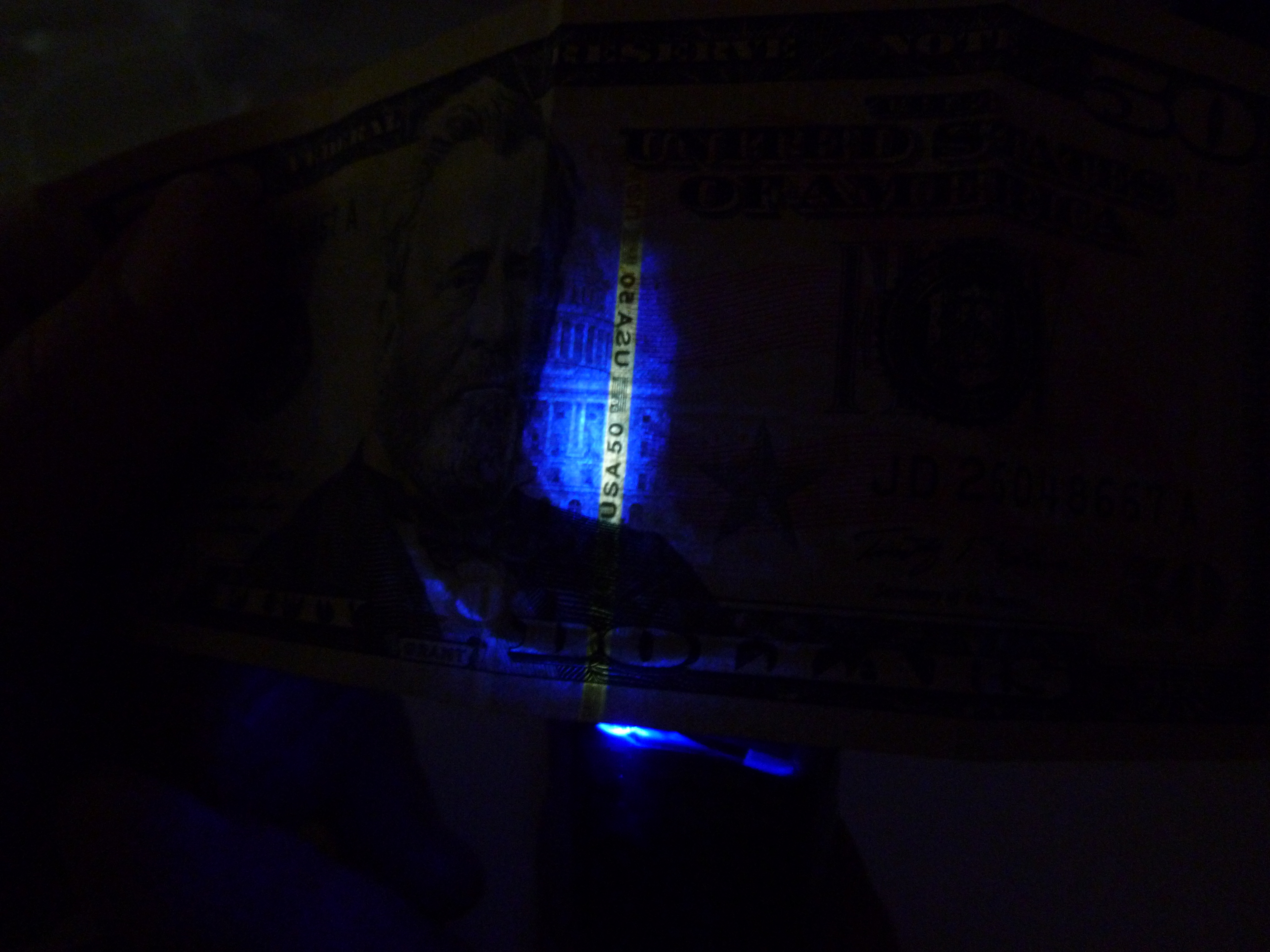 Simple UV Counterfeit-Money&nbsp;Detector