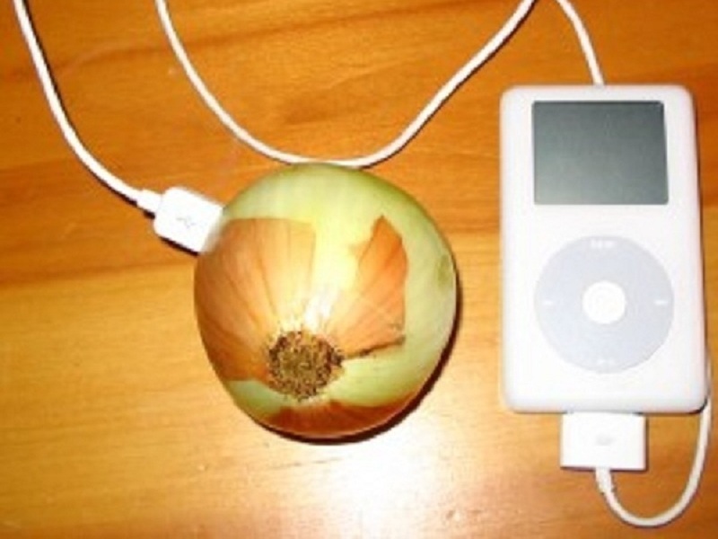 Charge an iPod with an&nbsp;Onion