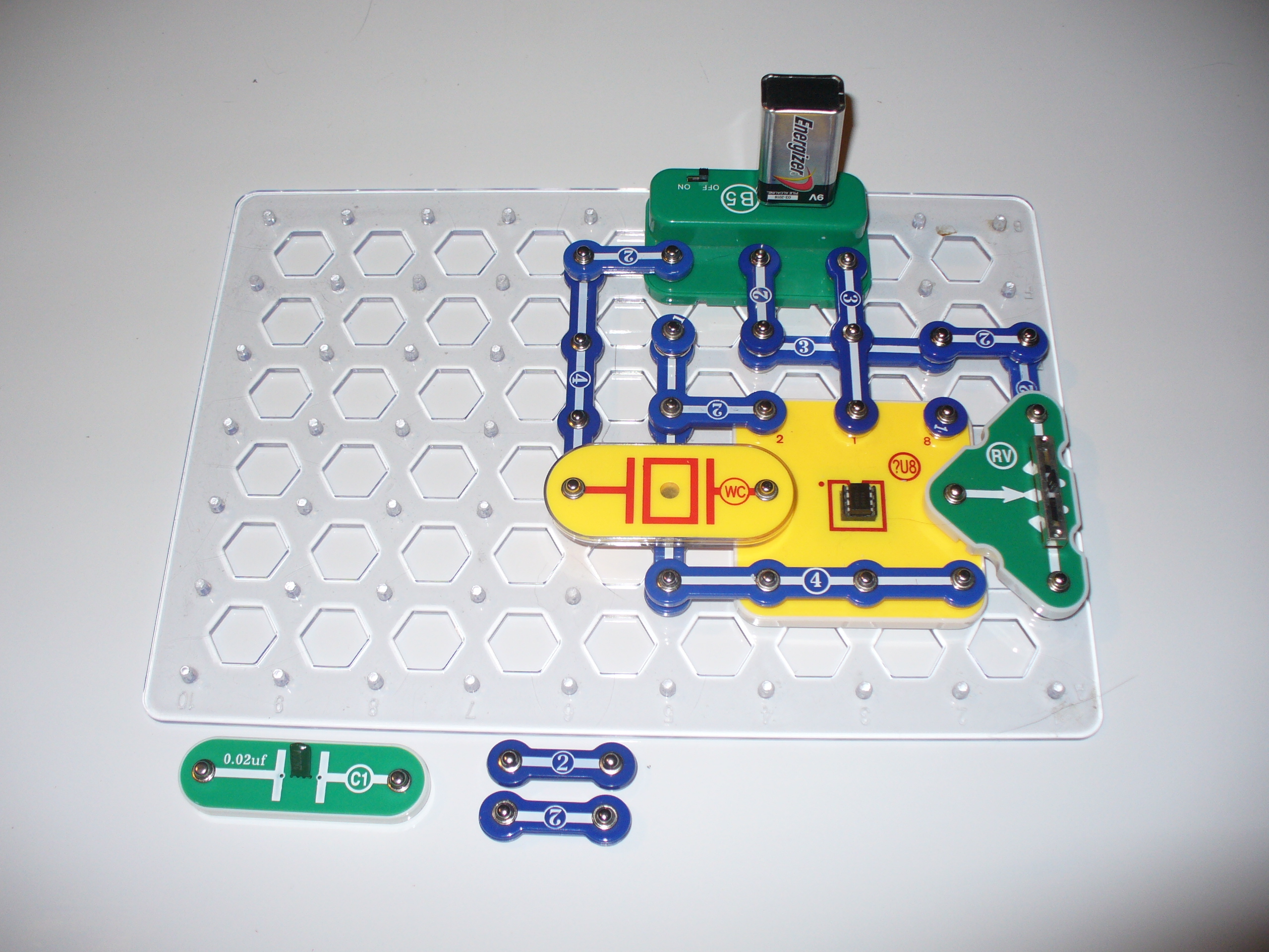 New Project: Introduction to Electronics: The 555 Timer Integrated Circuit (IC)