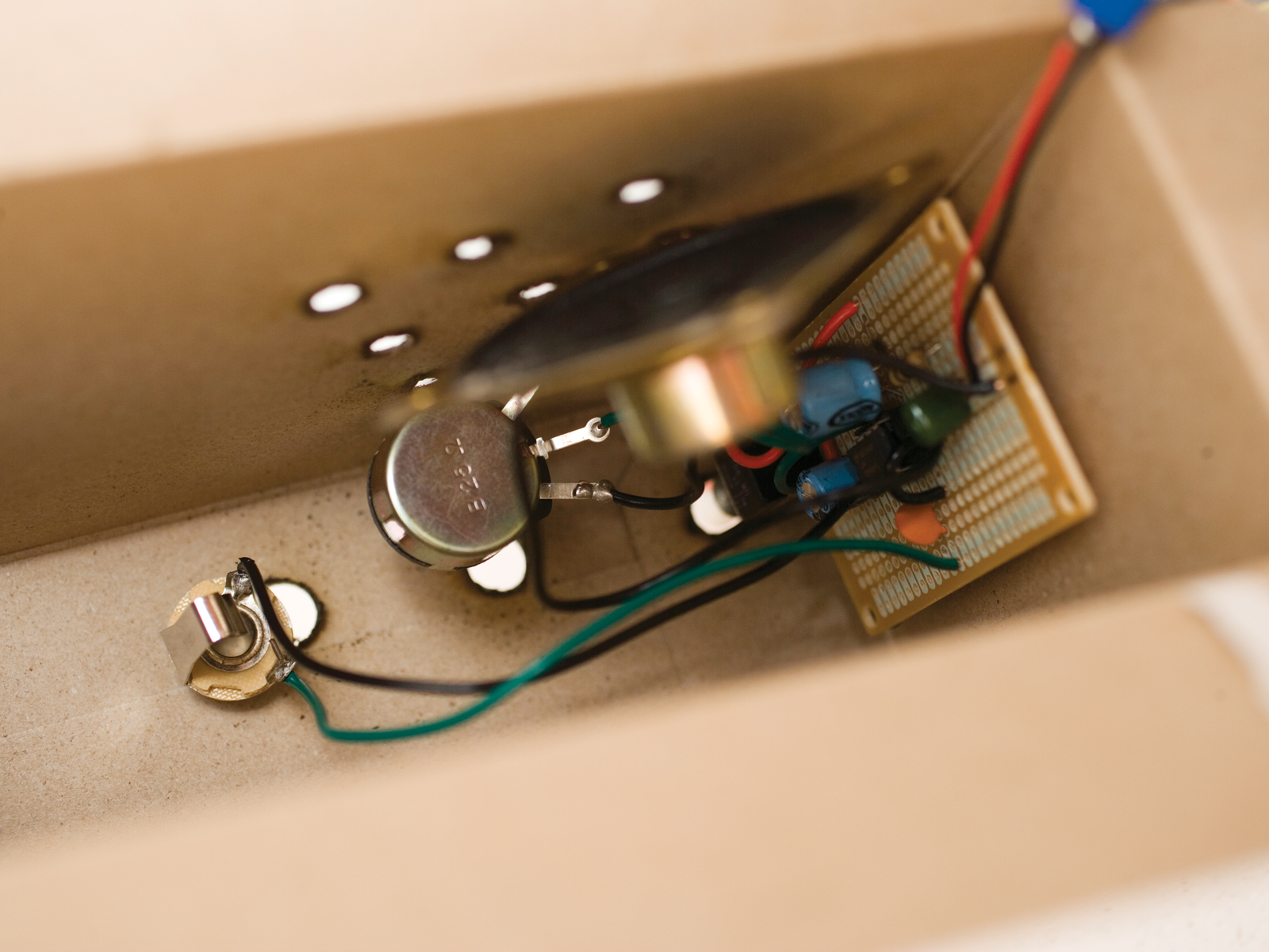 New Project: The $5 Cracker Box Amp