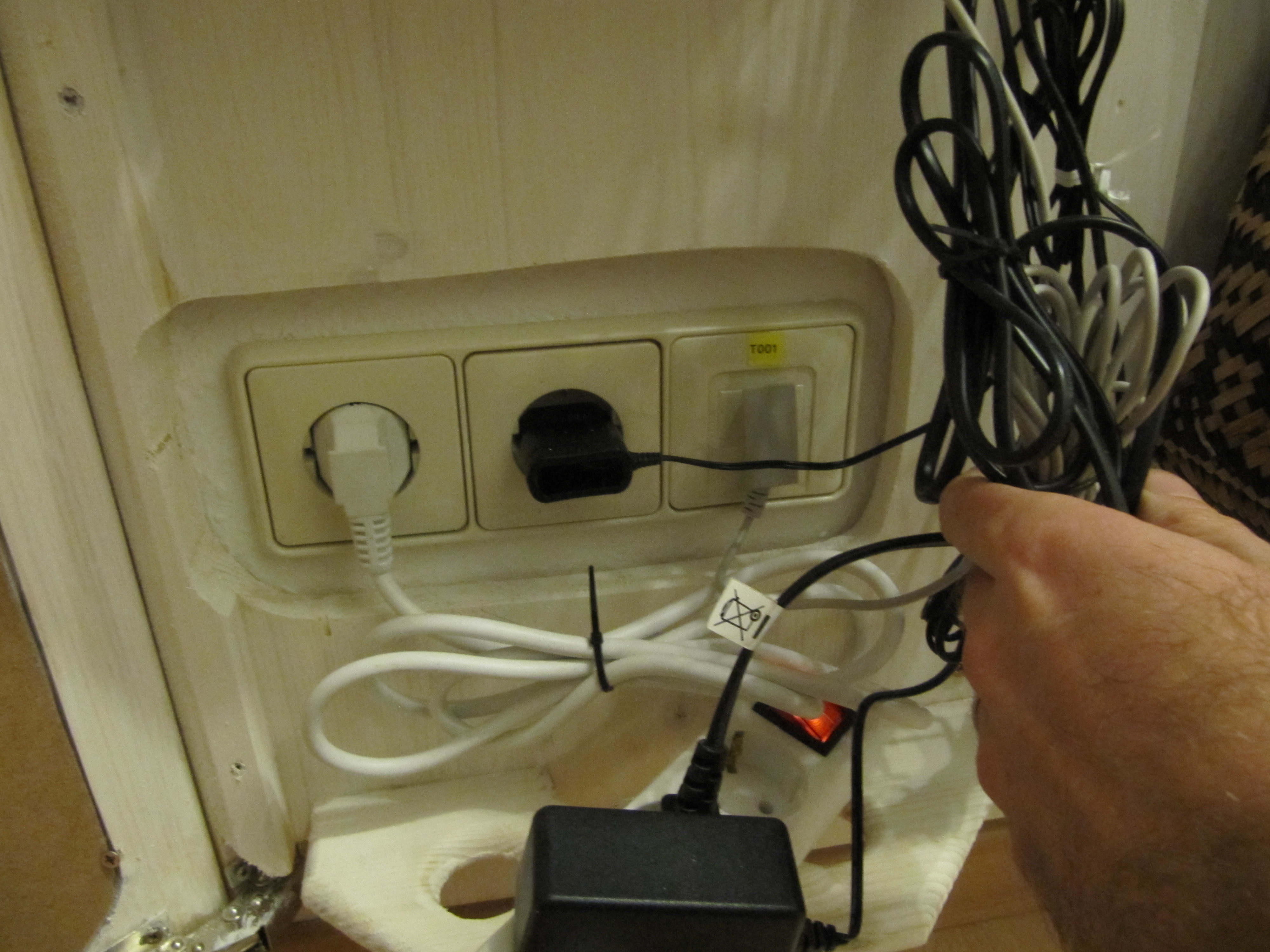 Telephone and WLAN Router&nbsp;Cabinet