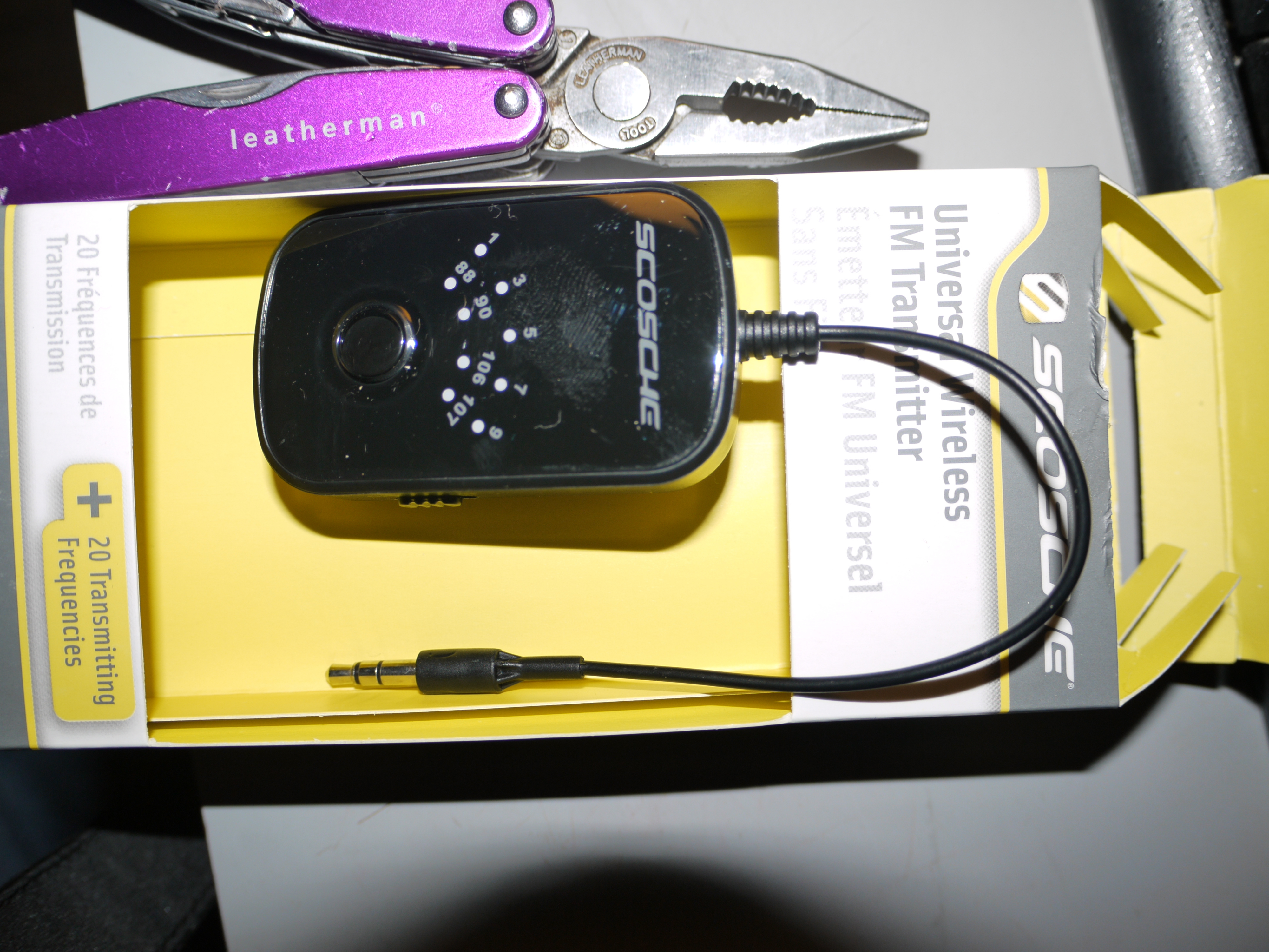Hack the Scosche FMT4 FM Transmitter!