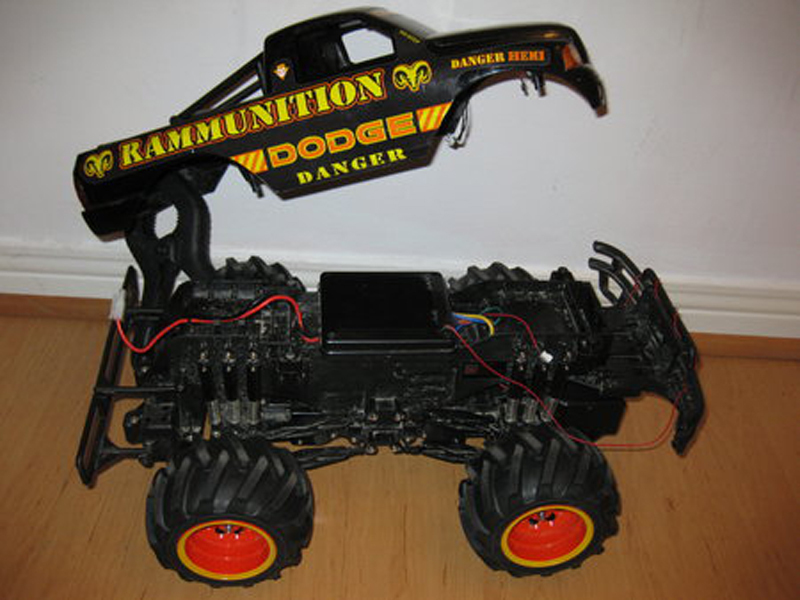Remote-Controlled Camera Mount