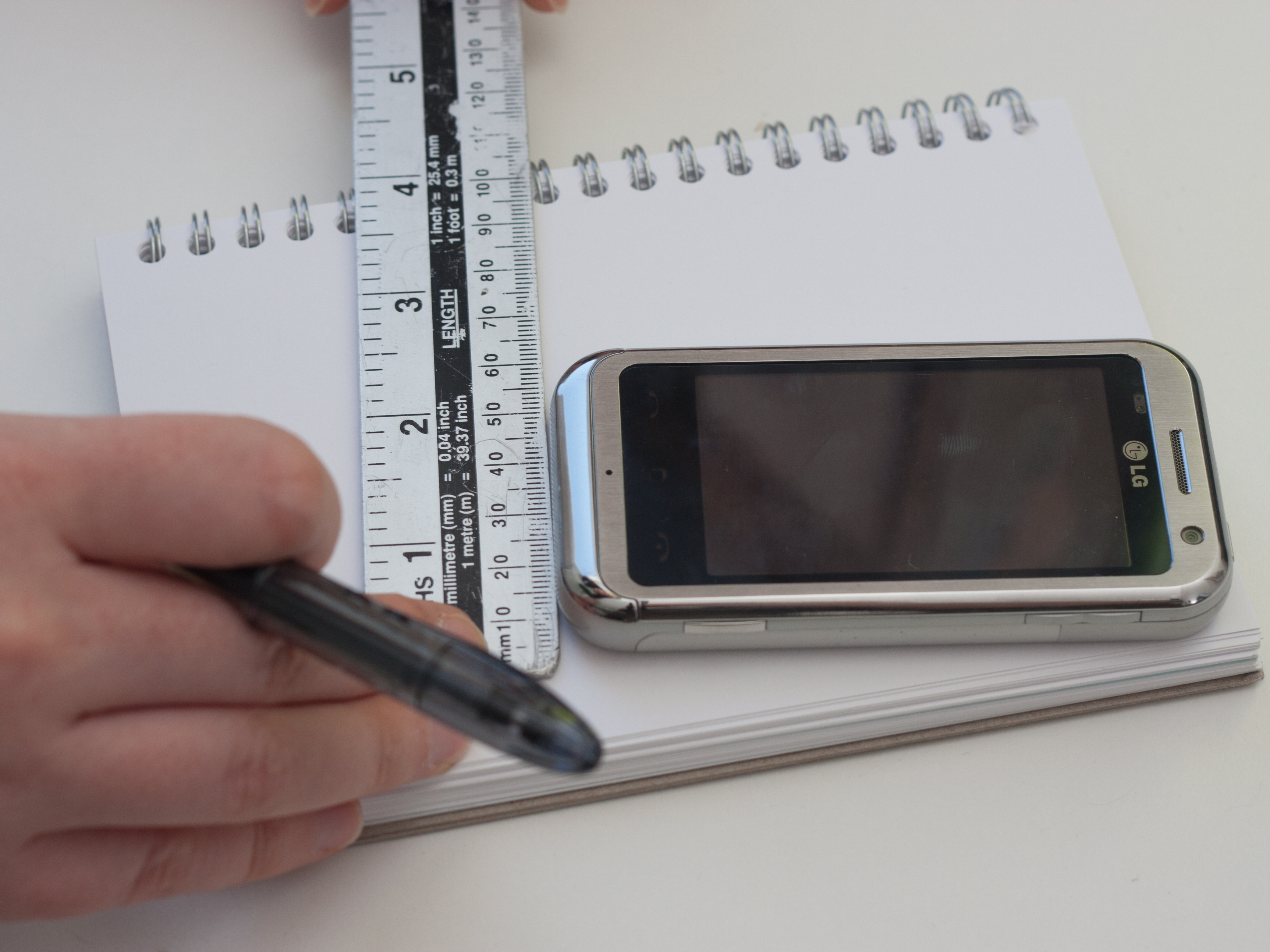 Phone Home Leather Smartphone Case from Busy Girls Guide to&nbsp;Sewing