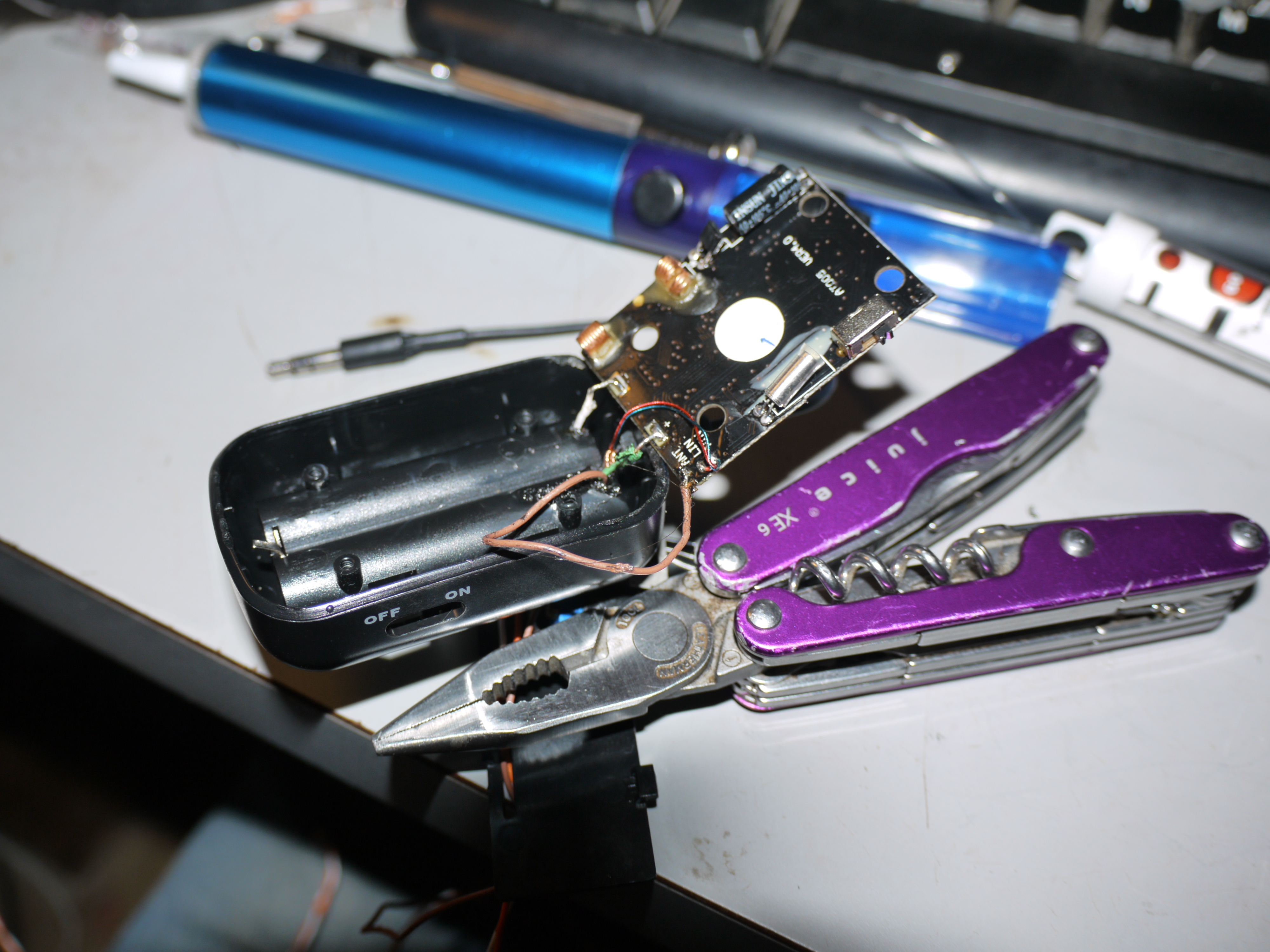Hack the Scosche FMT4 FM&nbsp;Transmitter!