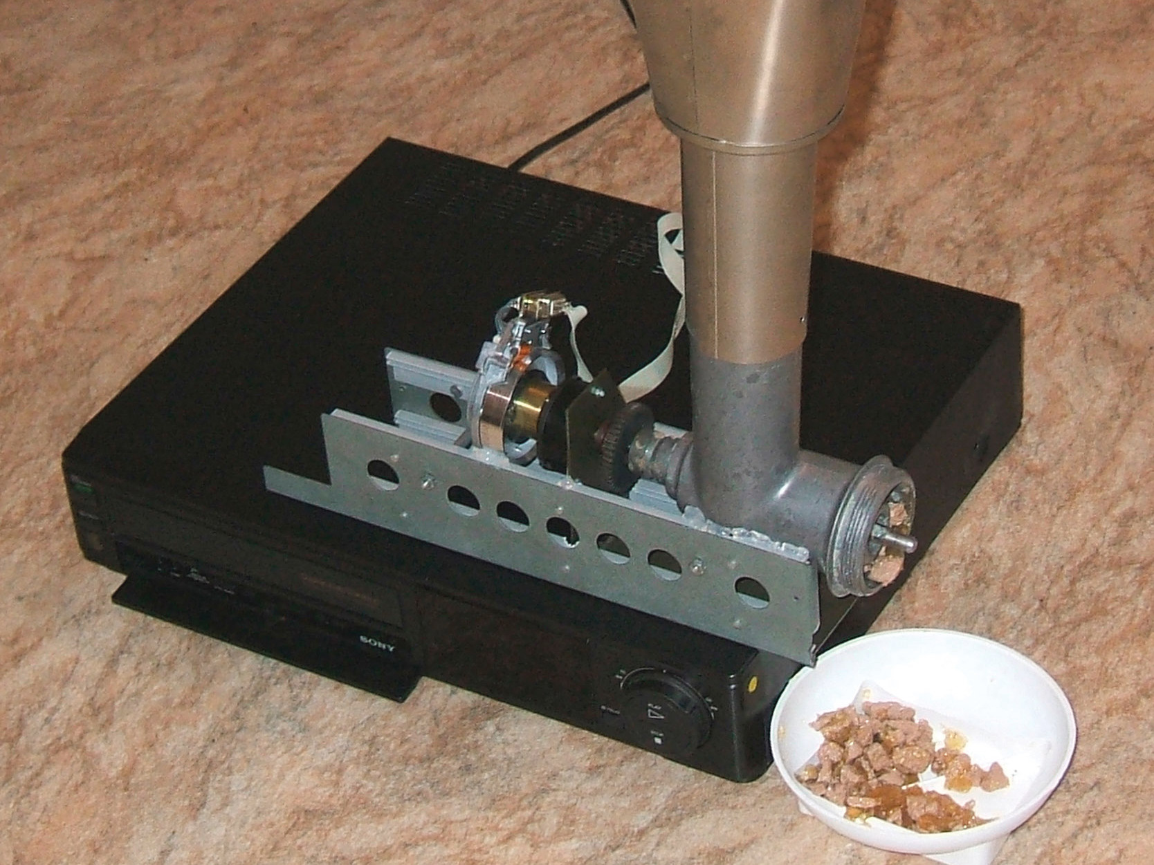 VCR Cat&nbsp;Feeder