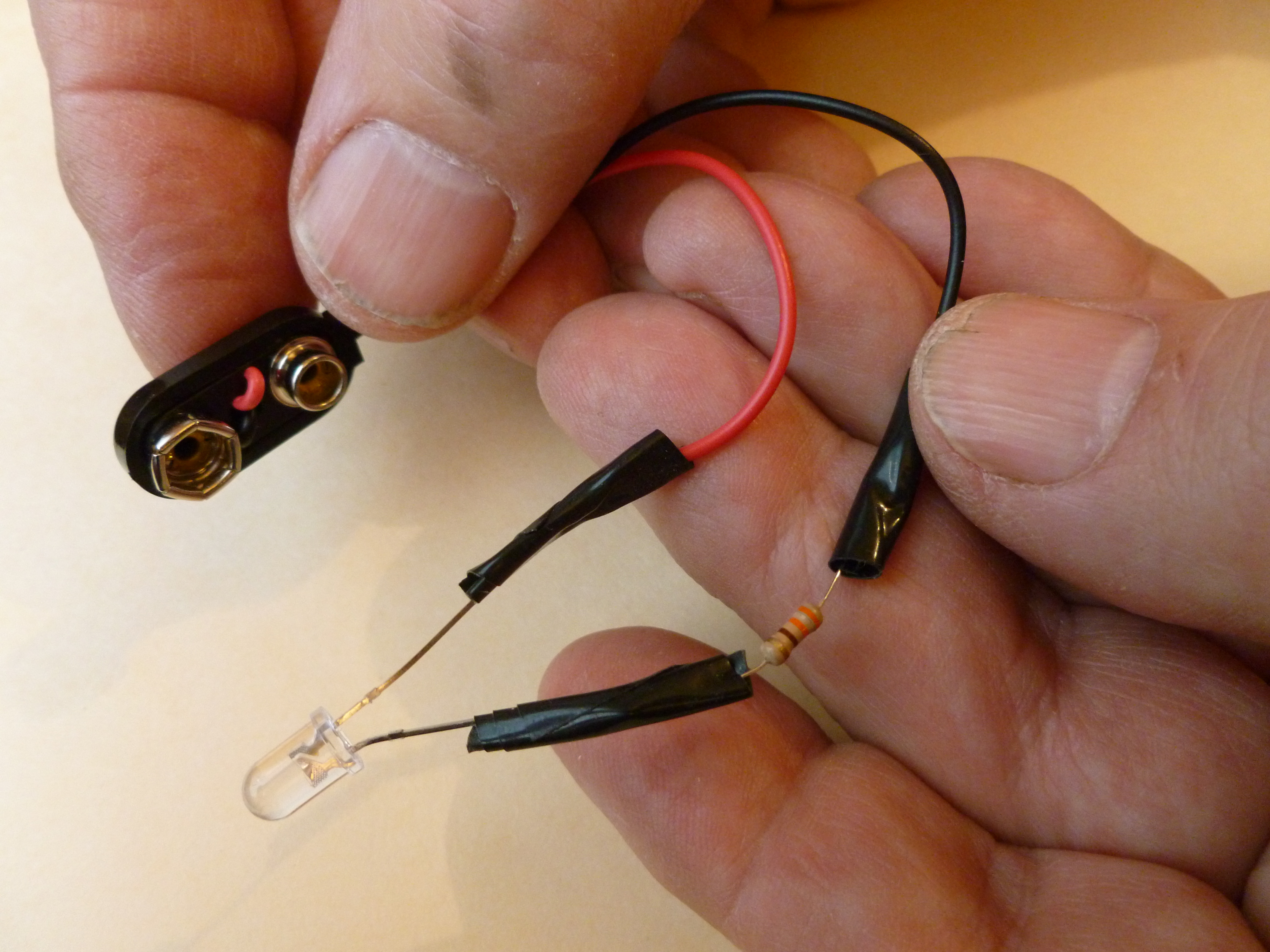 Simple UV Counterfeit-Money&nbsp;Detector
