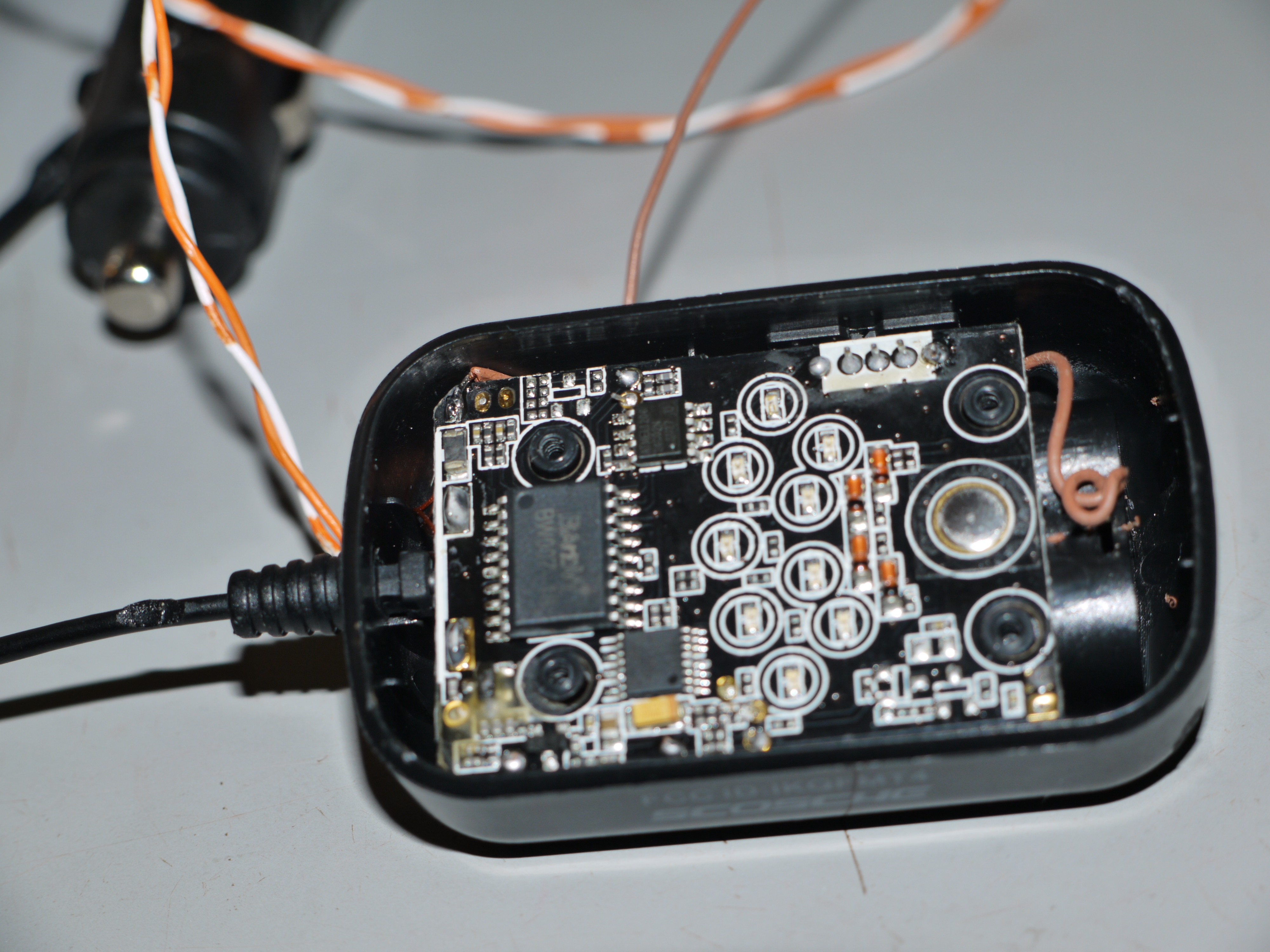 New Project: Hack the Scosche FMT4 FM transmitter! V2.0
