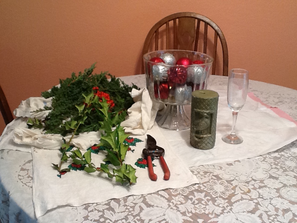 Easy Holiday Centerpiece