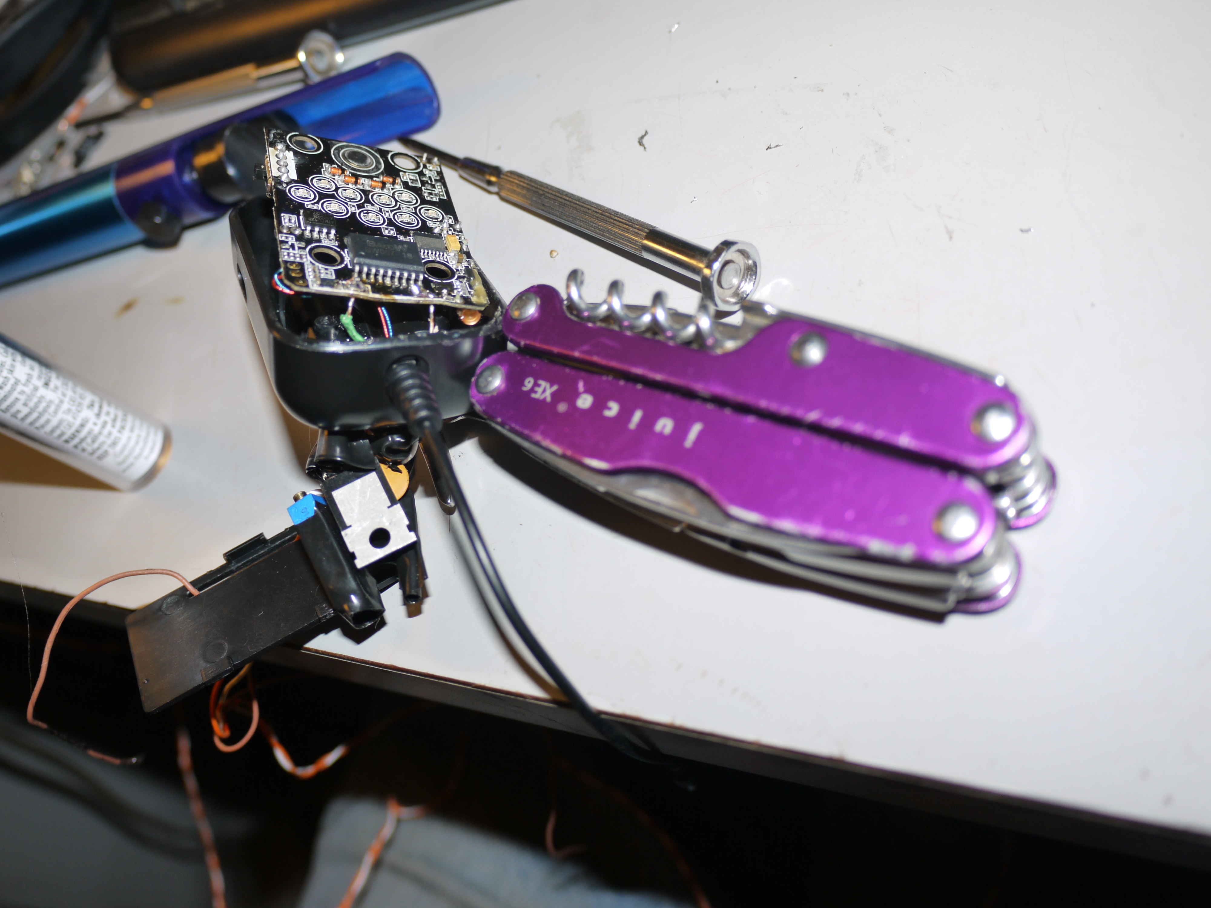 Hack the Scosche FMT4 FM&nbsp;Transmitter!