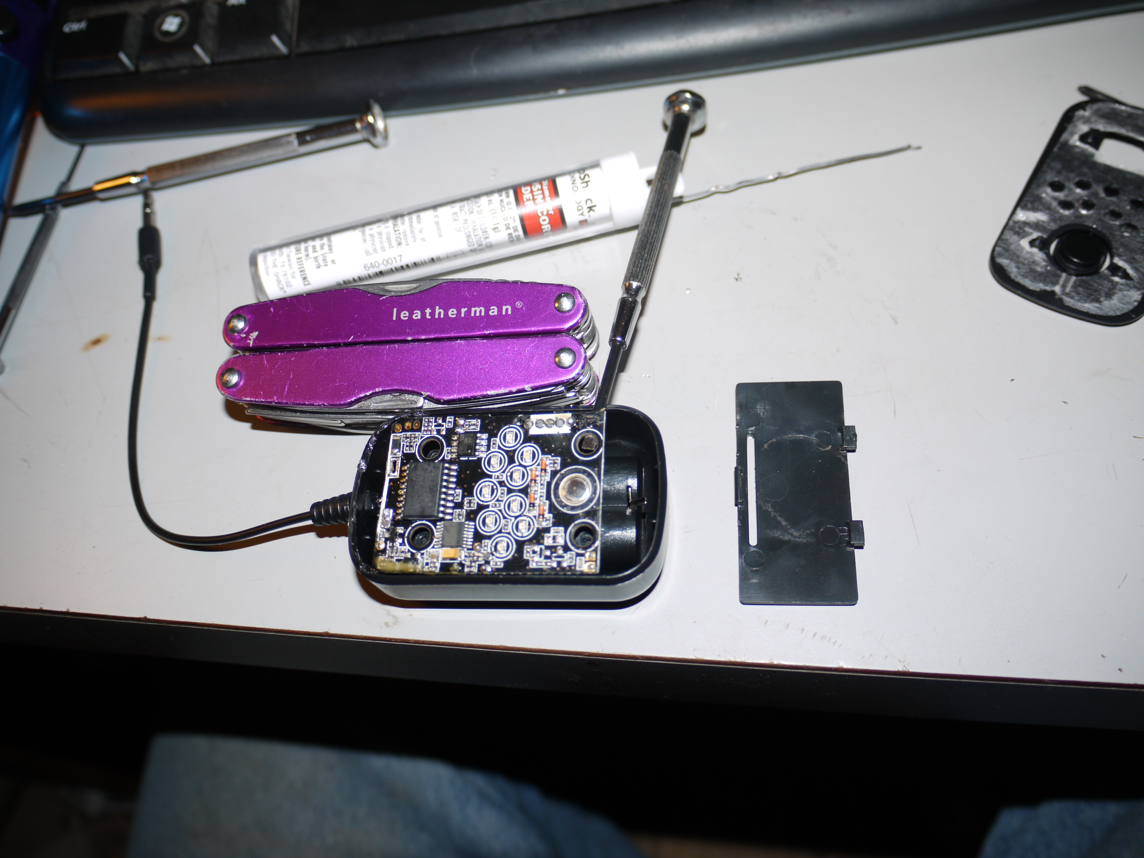 Hack the Scosche FMT4 FM&nbsp;Transmitter!