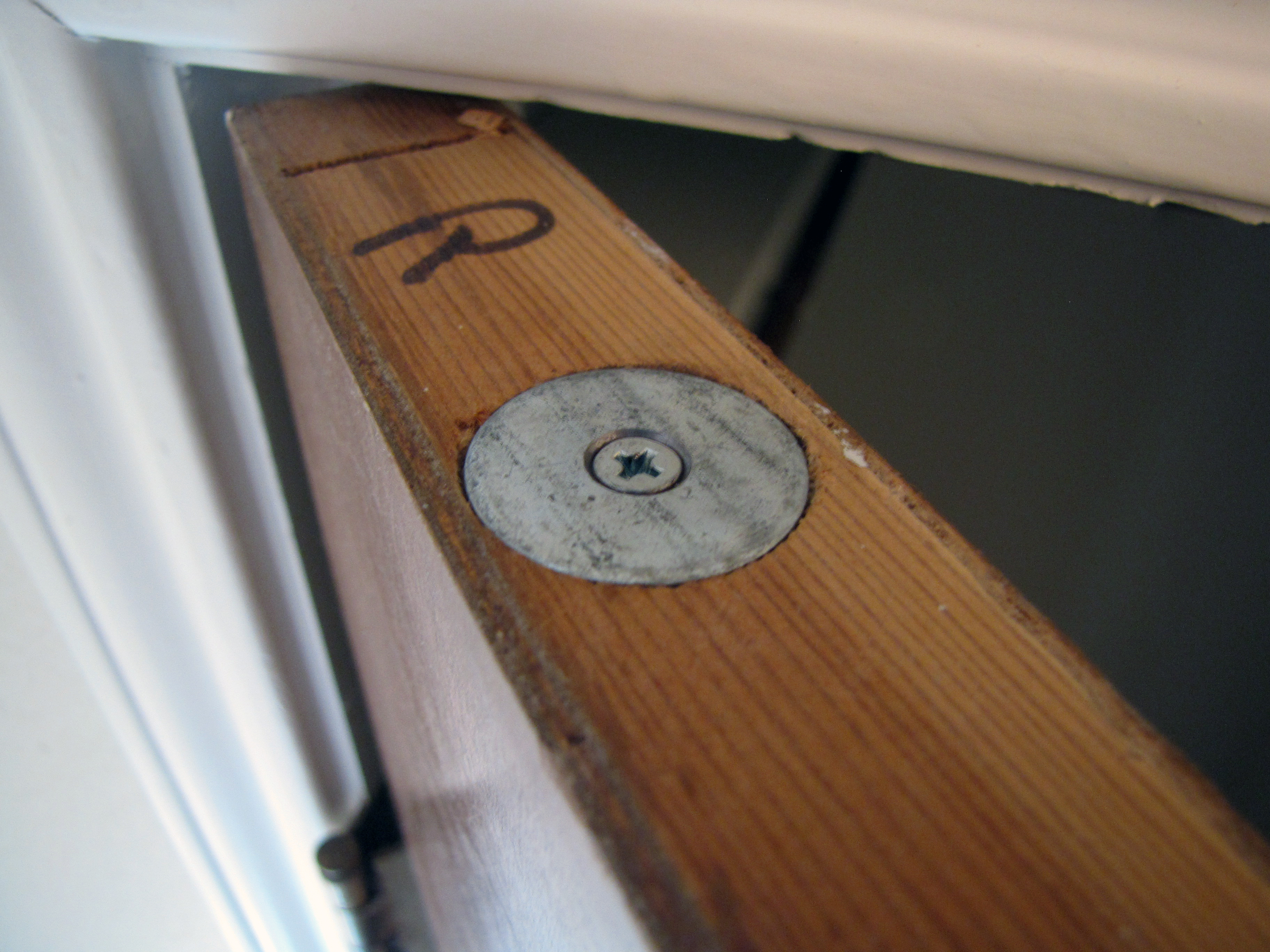 Doortop Stash
