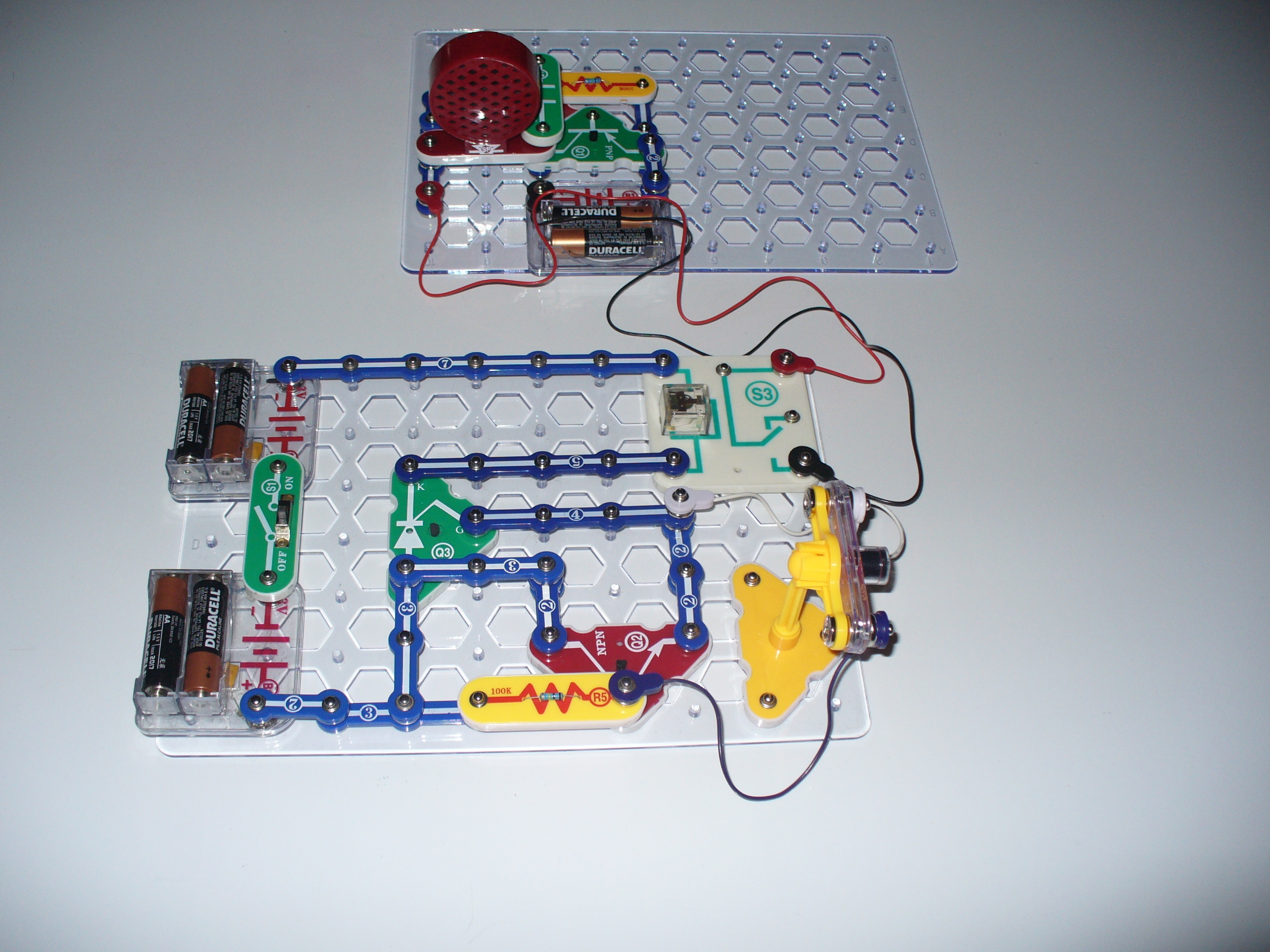 Laser Tripwire and Alarm Using Snap&nbsp;Circuits
