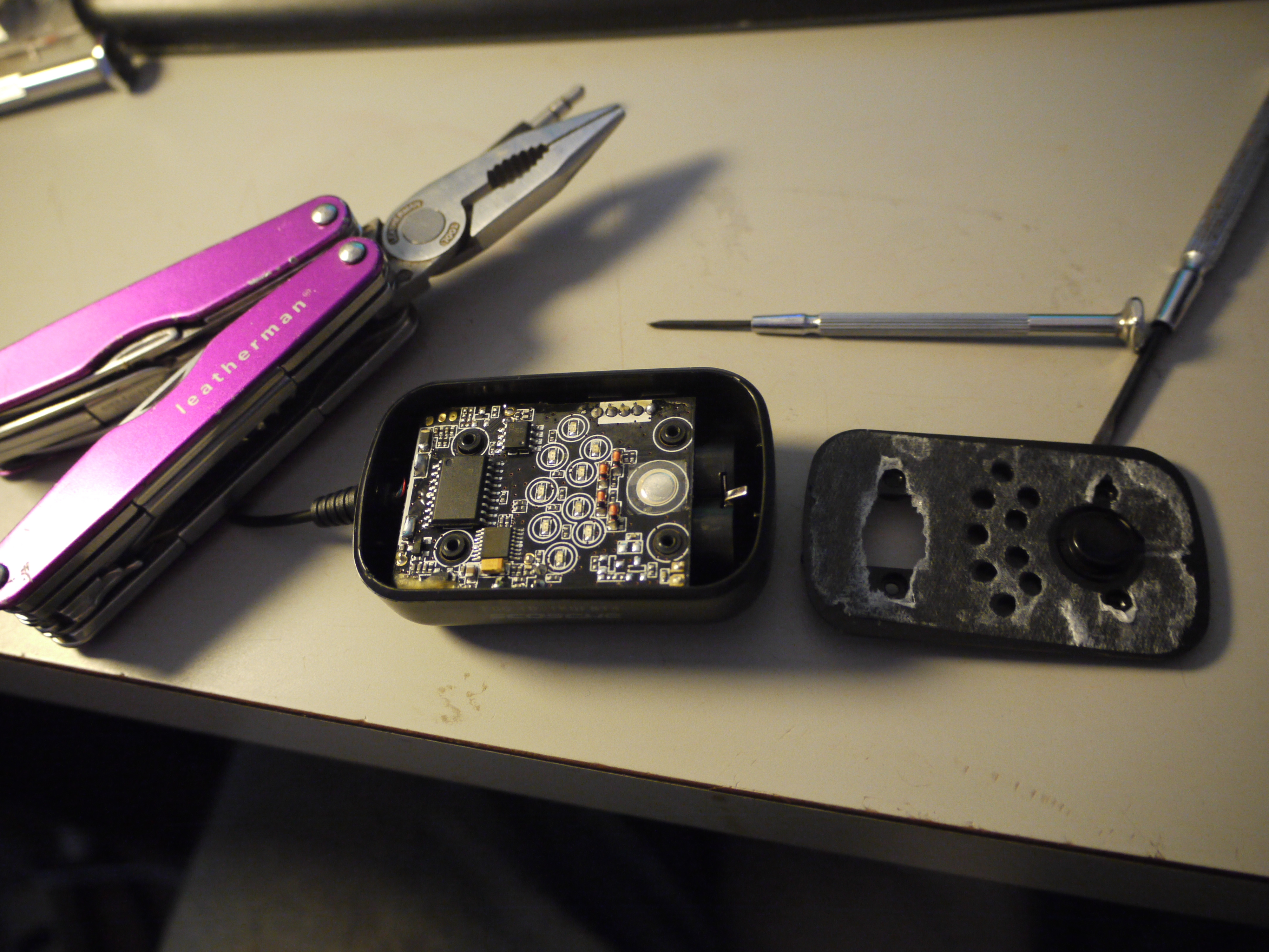 Hack the Scosche FMT4 FM&nbsp;Transmitter!