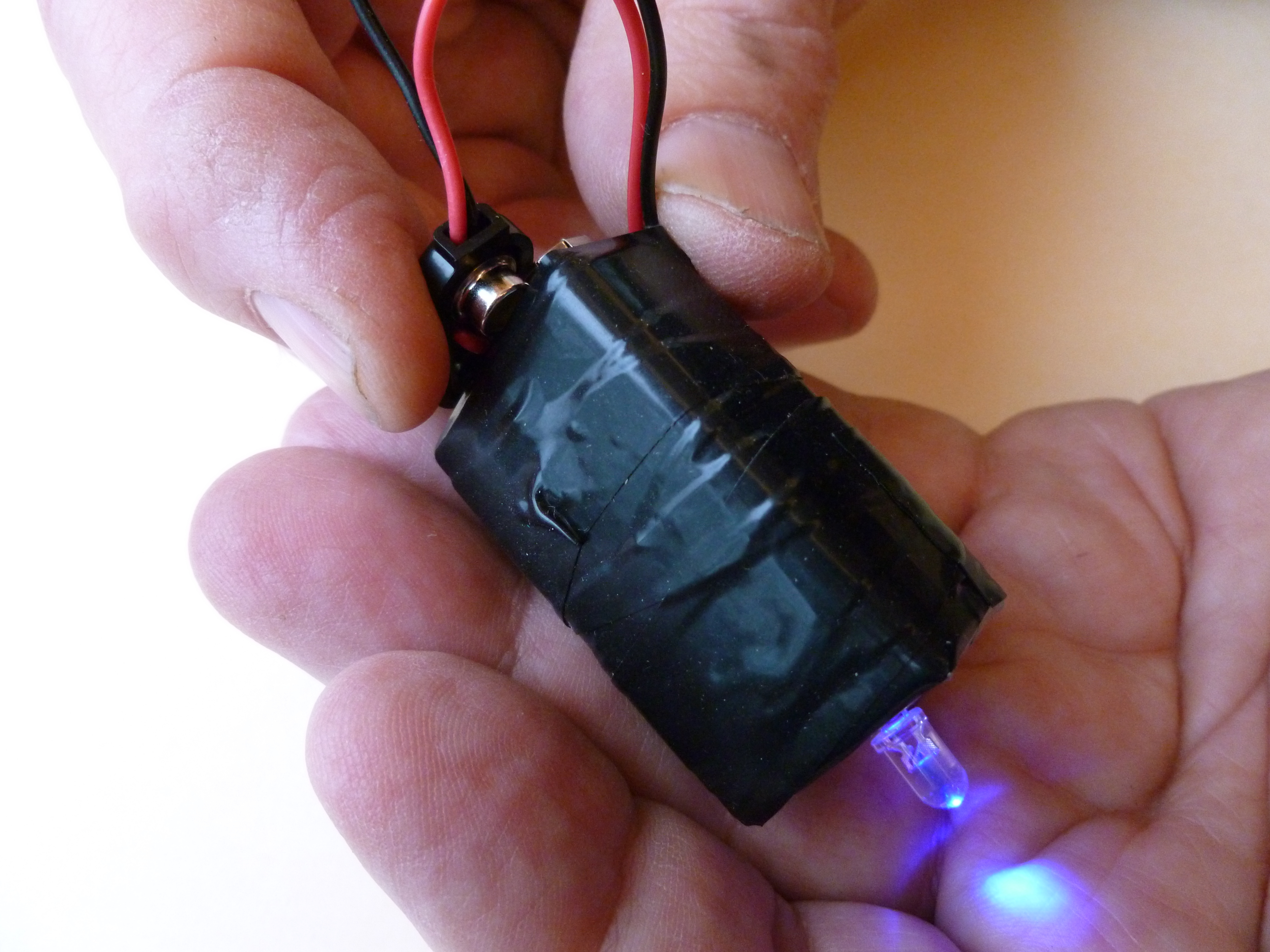 Simple UV Counterfeit-Money&nbsp;Detector