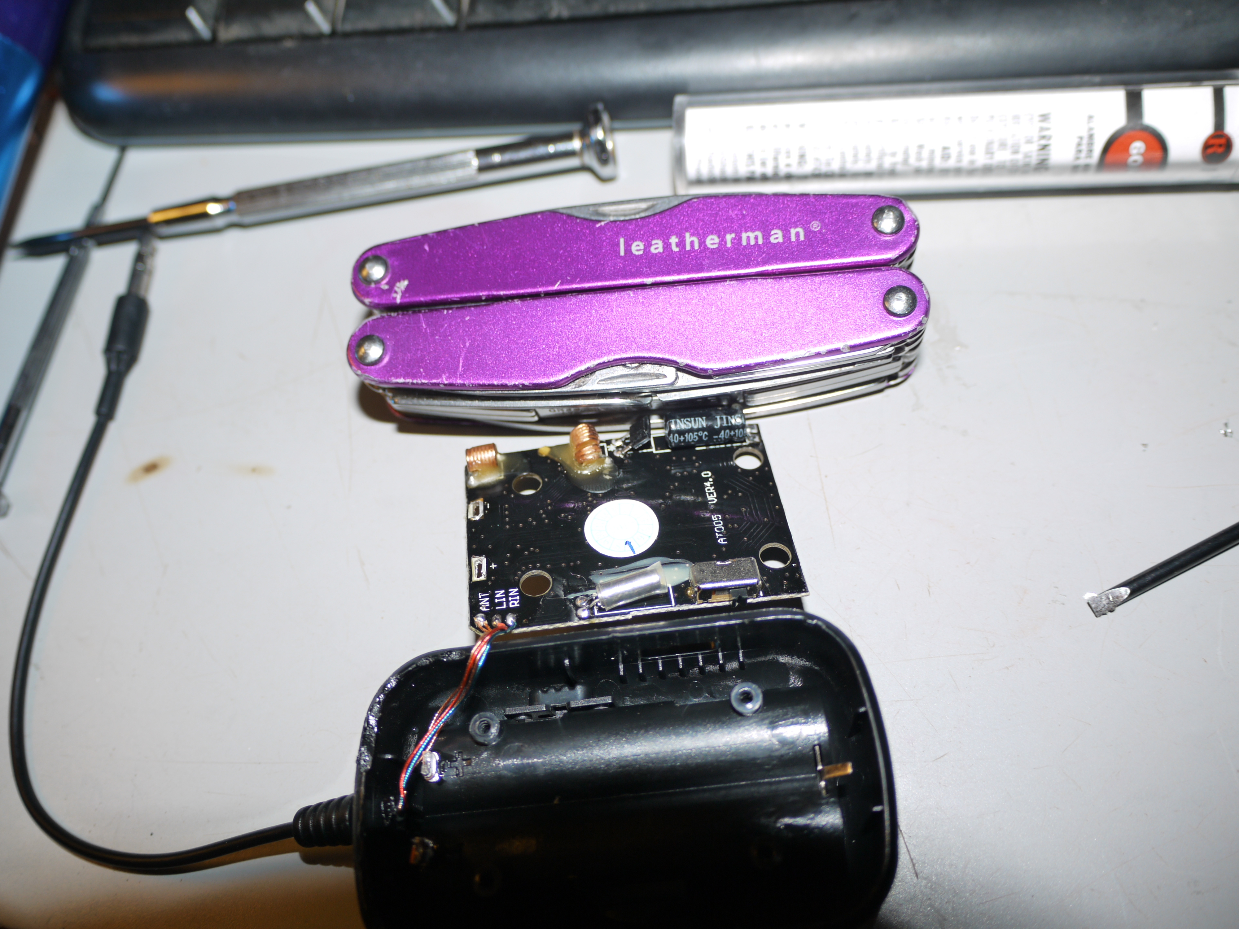 Hack the Scosche FMT4 FM&nbsp;Transmitter!