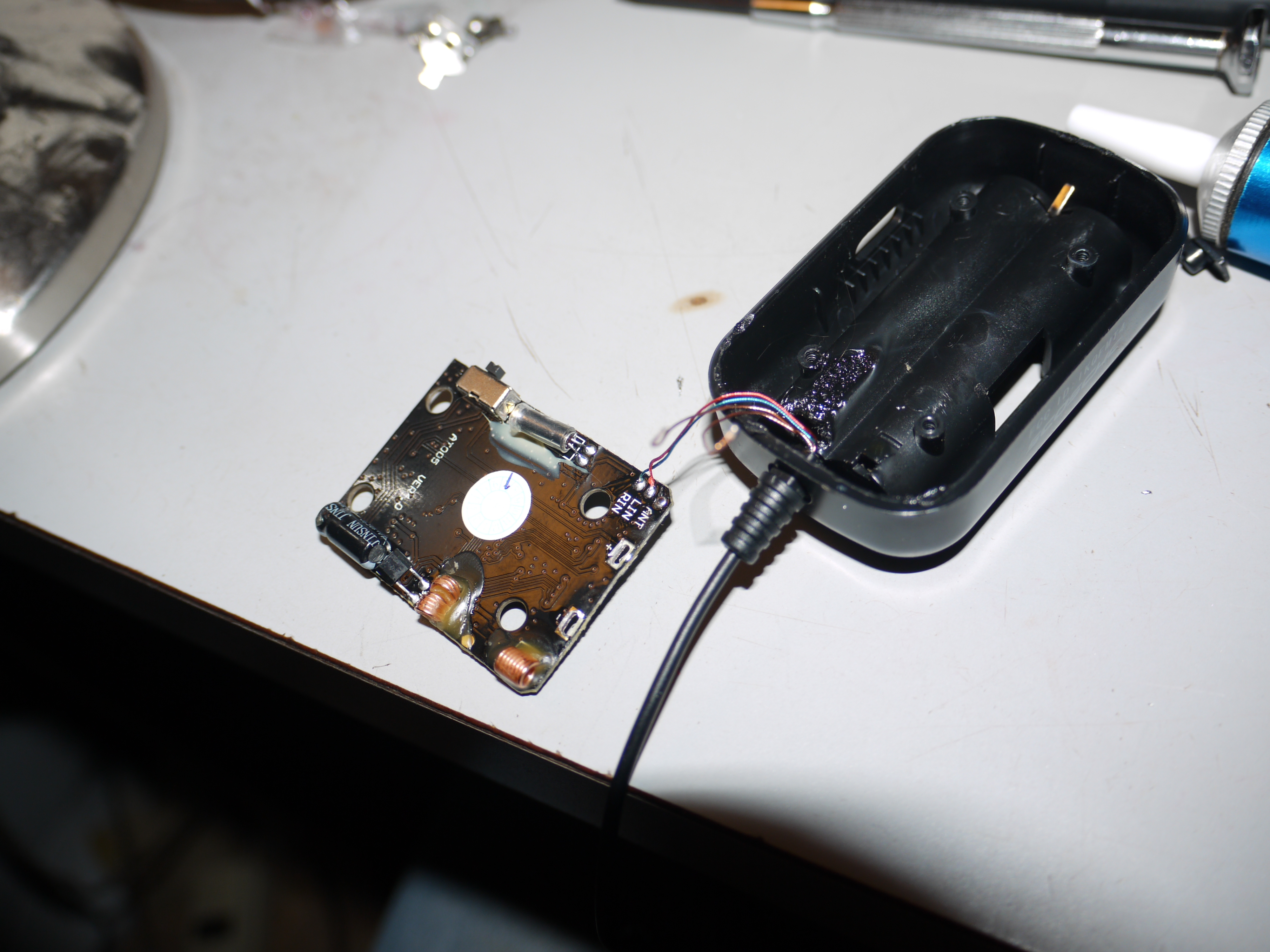 Hack the Scosche FMT4 FM&nbsp;Transmitter!