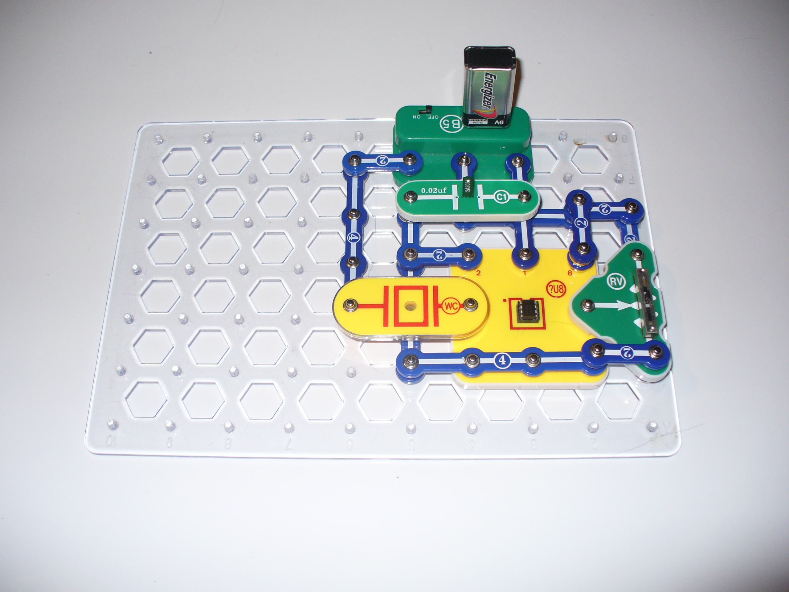 New Project: Introduction to Electronics: The 555 Timer Integrated Circuit (IC)