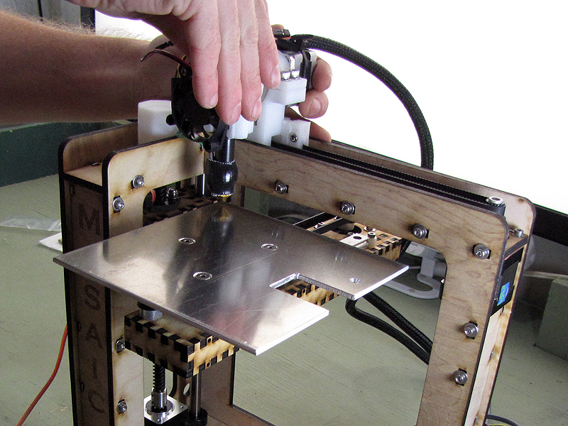 The MakerGear Mosaic 3D Printer – Part VI: The Build Platform