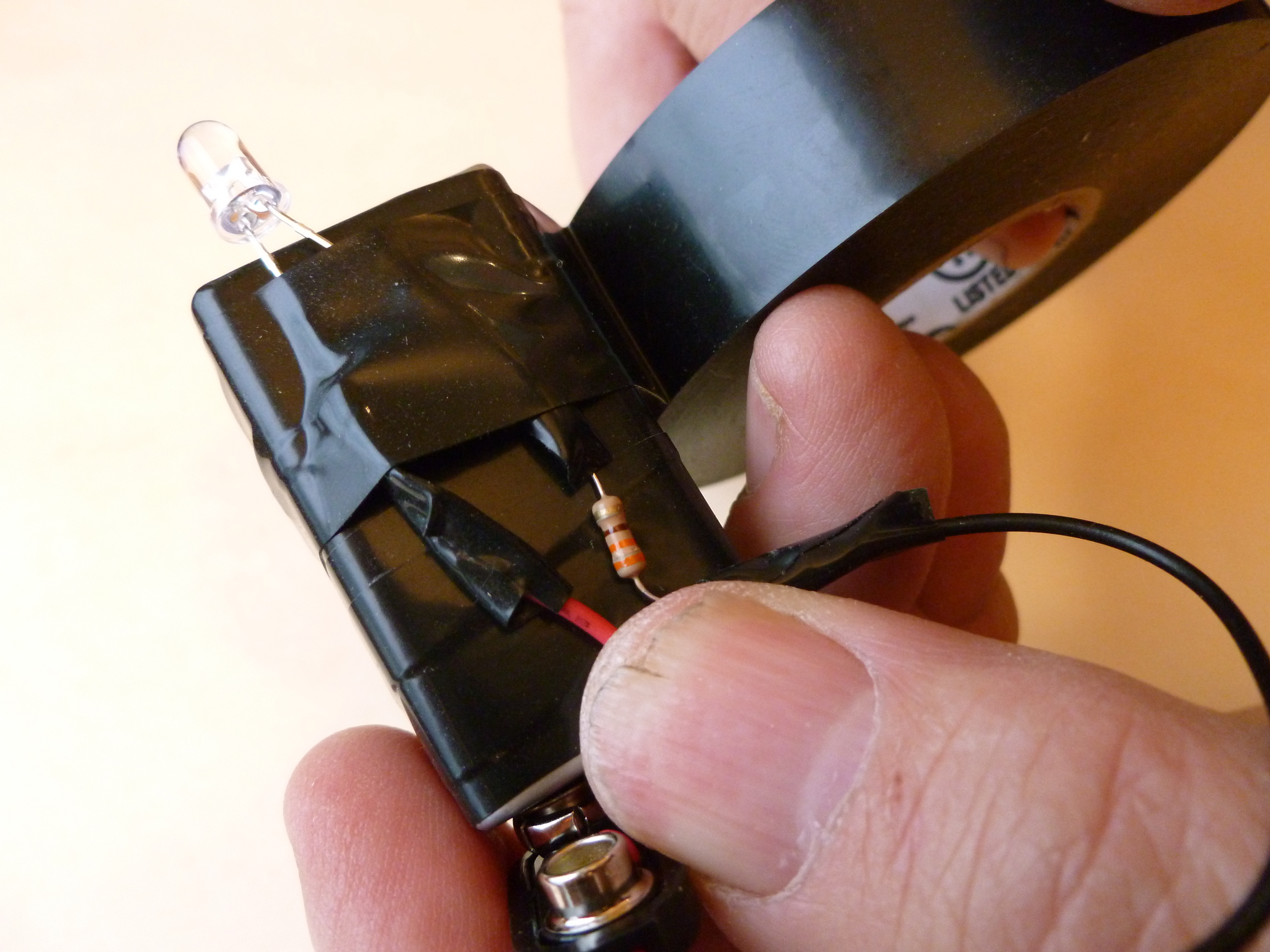 Simple UV Counterfeit-Money&nbsp;Detector